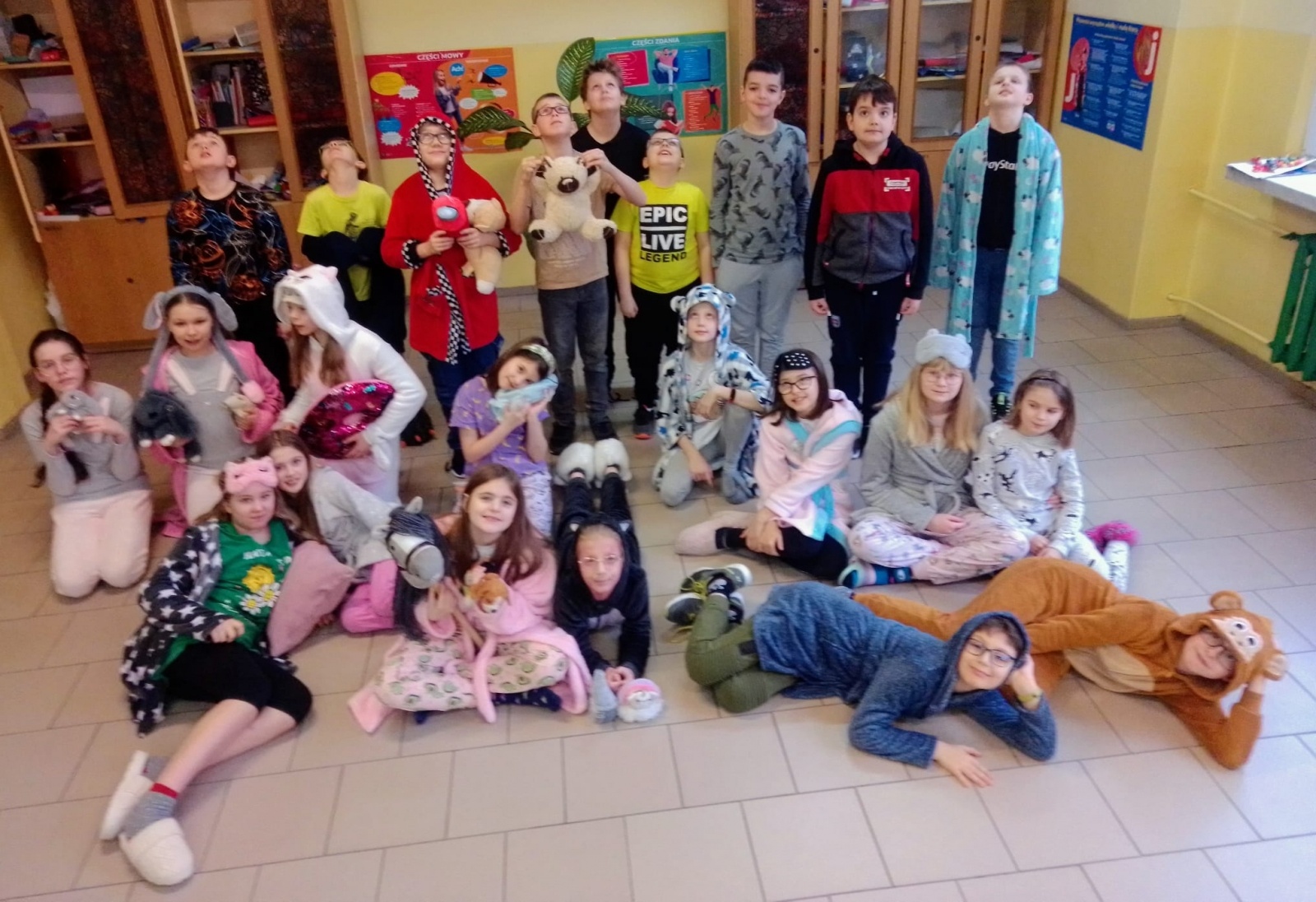 Zdjęcie w galerii na portalu naszwodzislaw.com: Dzień piżamy w SP 28 wiadomości z regionu