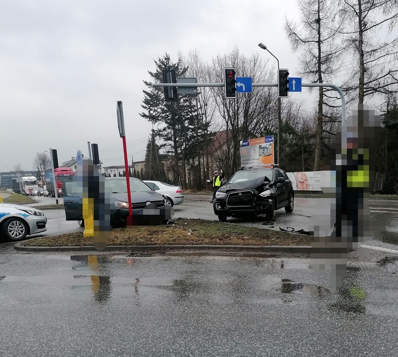 Zdjęcie w galerii na portalu naszwodzislaw.com: Wymuszenie pierwszeństwa przyczyną dwóch kolizji [FOTO] wiadomości z regionu