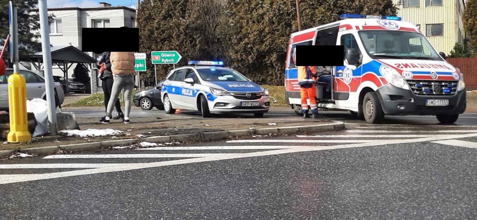 Zdjęcie w galerii na portalu naszwodzislaw.com: Wymuszenie pierwszeństwa przyczyną dwóch kolizji [FOTO] wiadomości z regionu