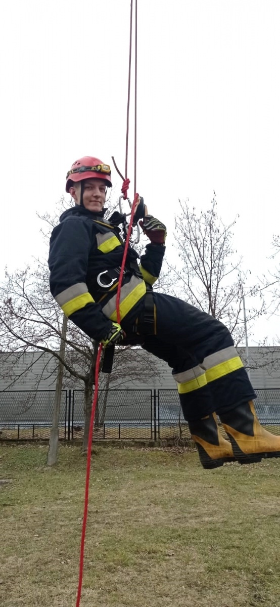 Zdjęcie w galerii na portalu naszwodzislaw.com: Zwycięzca licytacji dla Mikołaja gościem wodzisławskich strażaków wiadomości z regionu