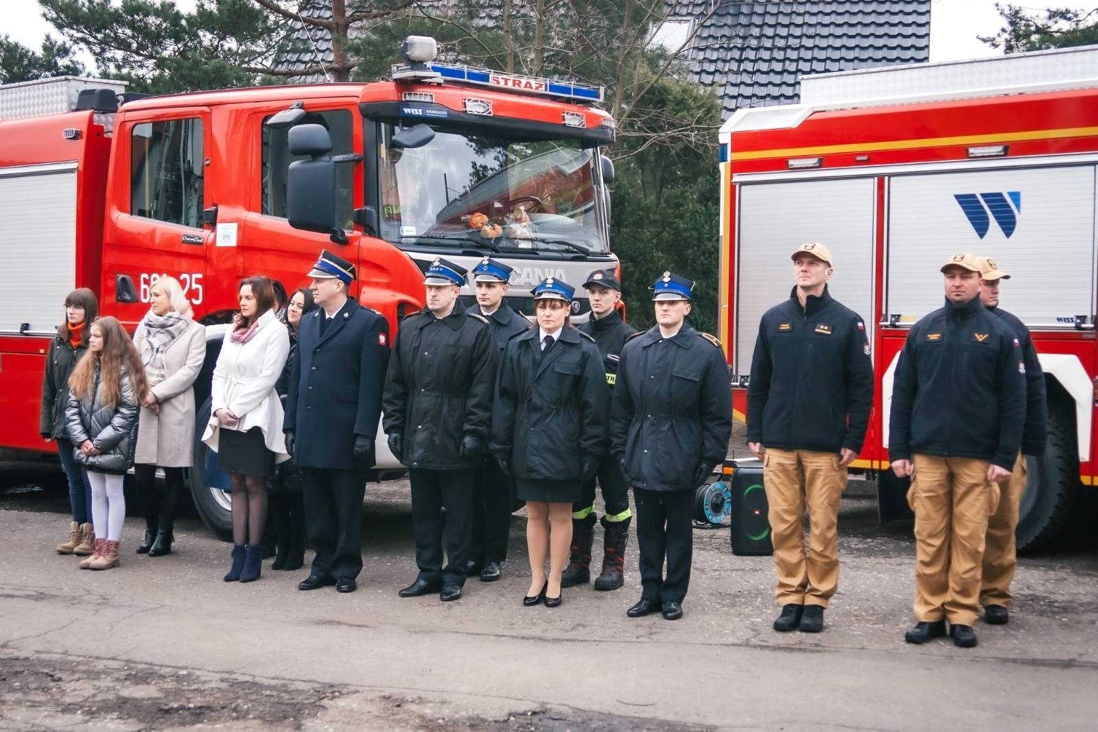 Zdjęcie w galerii na portalu naszwodzislaw.com: Zwycięzca licytacji dla Mikołaja gościem wodzisławskich strażaków wiadomości z regionu