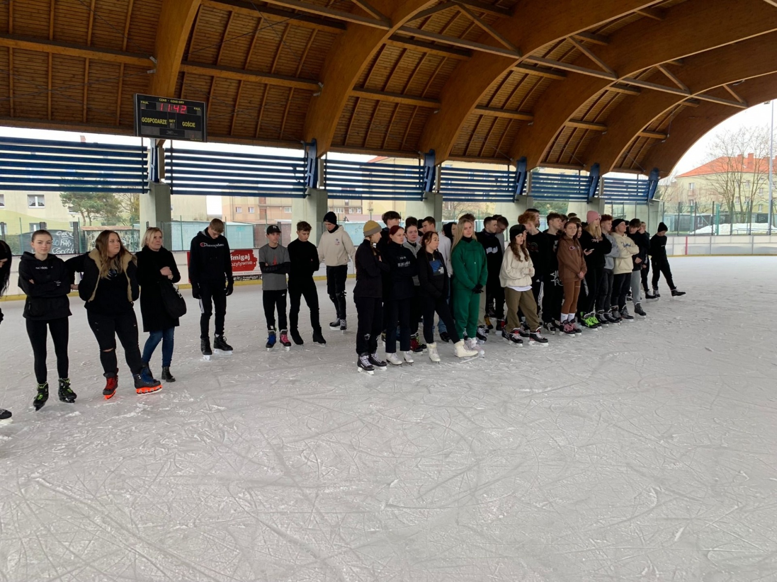 Zdjęcie w galerii na portalu naszwodzislaw.com: Powiatowe mistrzostwa szkół ponadpodstawowych w łyżwiarstwie wiadomości z regionu