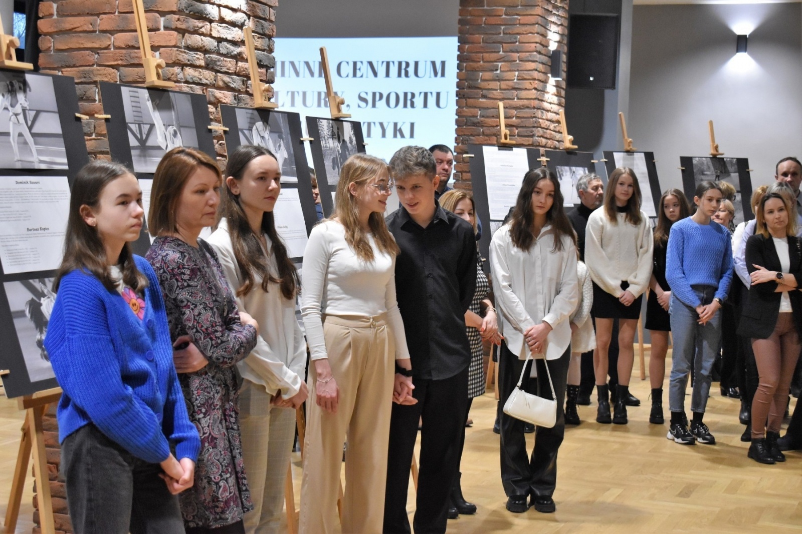 Zdjęcie w galerii na portalu naszwodzislaw.com: Ciężka praca się opłaca. Wernisaż wystawy o młodych sportowcach za nami wiadomości z regionu