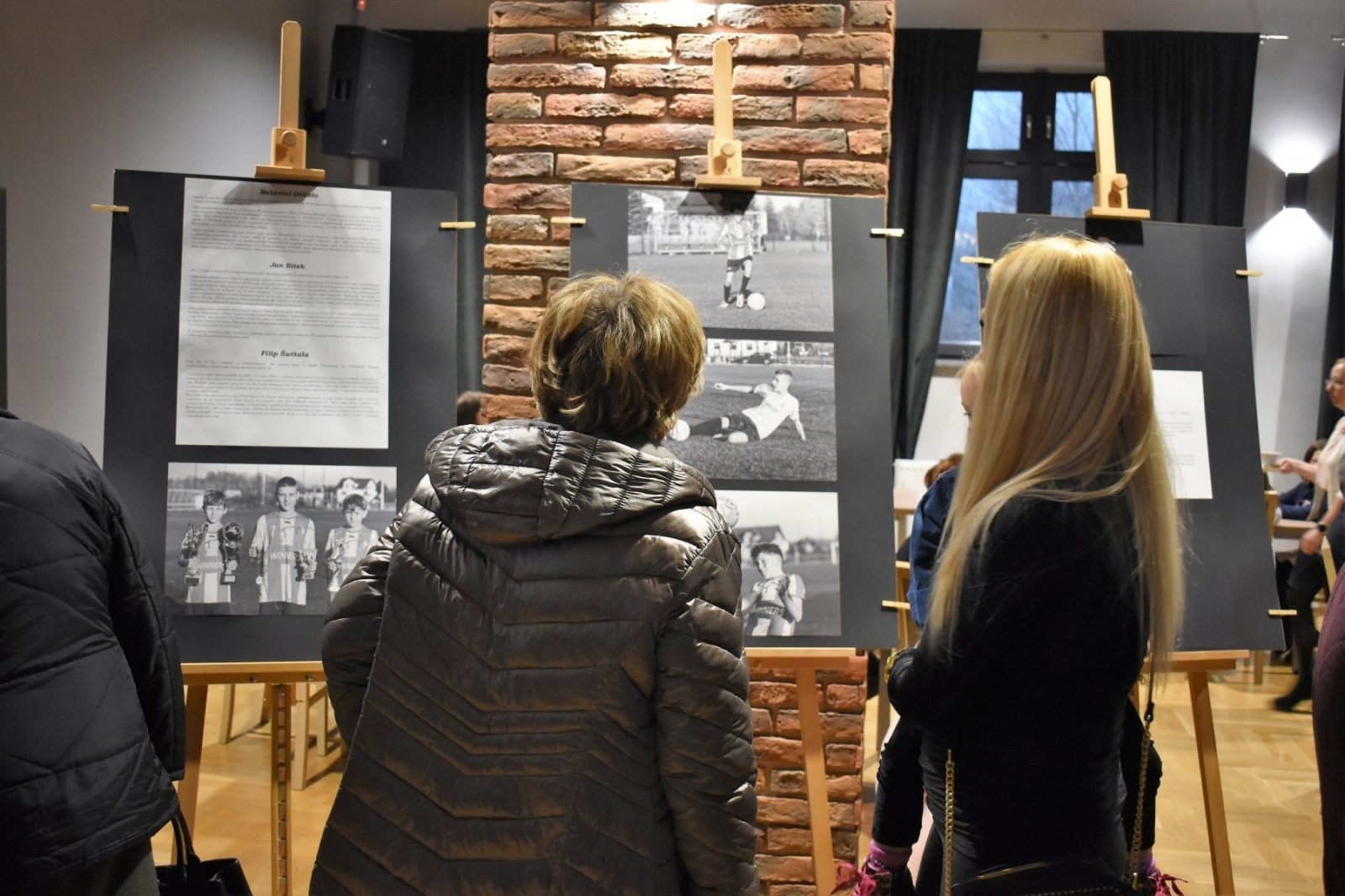 Zdjęcie w galerii na portalu naszwodzislaw.com: Ciężka praca się opłaca. Wernisaż wystawy o młodych sportowcach za nami wiadomości z regionu