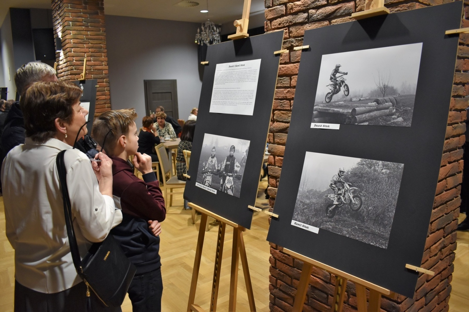 Zdjęcie w galerii na portalu naszwodzislaw.com: Ciężka praca się opłaca. Wernisaż wystawy o młodych sportowcach za nami wiadomości z regionu