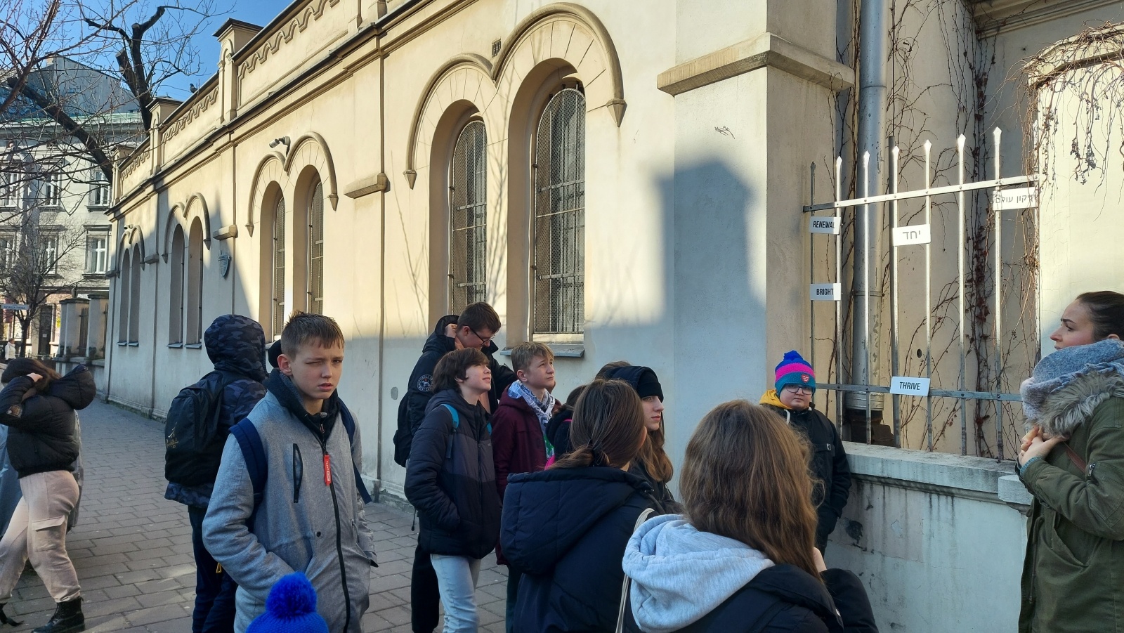 Zdjęcie w galerii na portalu naszwodzislaw.com: Uczniowie wodzisławskiej Jedynki poznają historię wiadomości z regionu