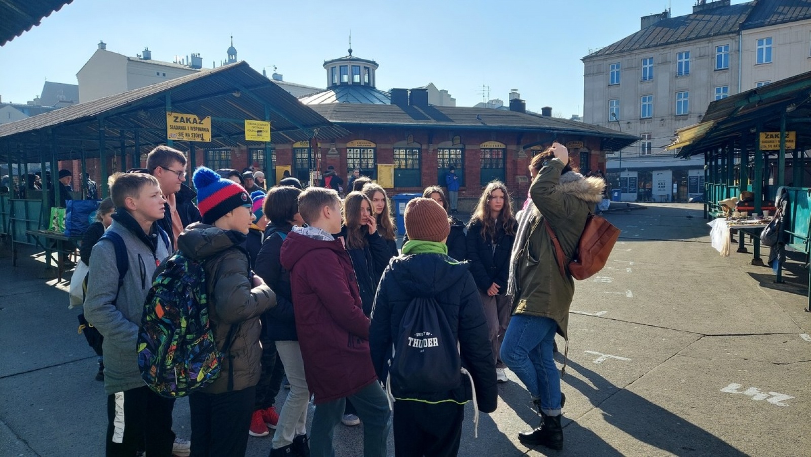 Zdjęcie w galerii na portalu naszwodzislaw.com: Uczniowie wodzisławskiej Jedynki poznają historię wiadomości z regionu