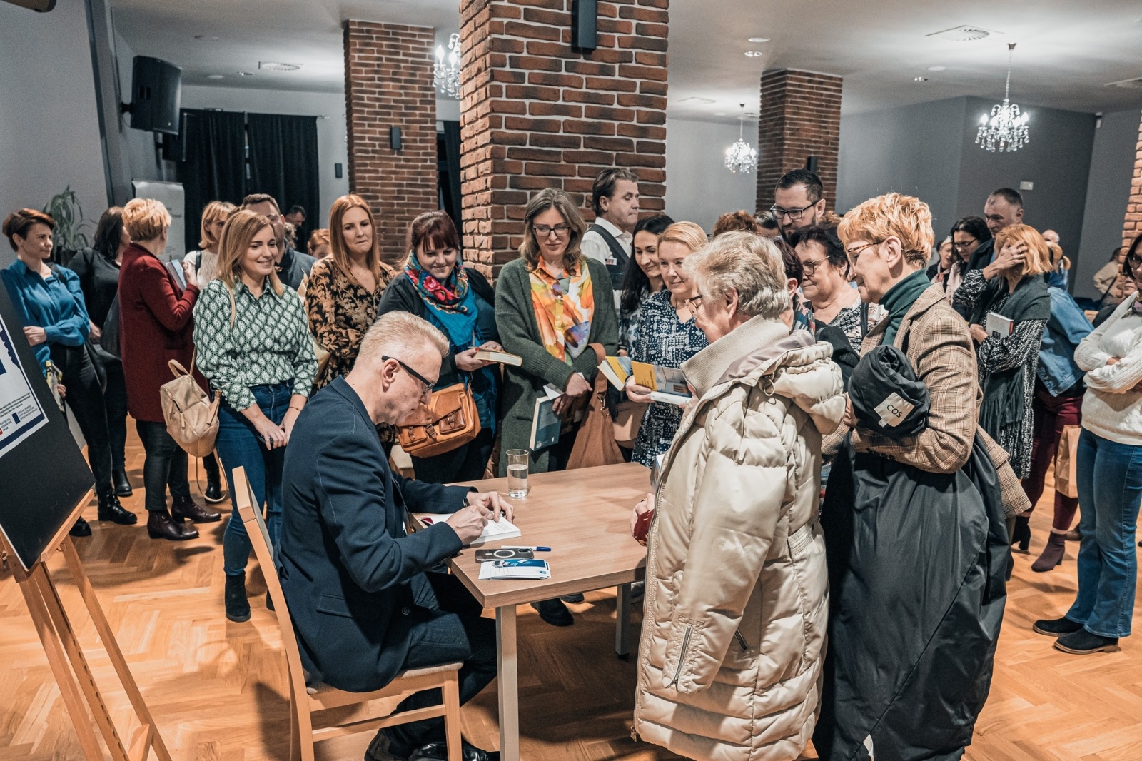 Zdjęcie w galerii na portalu naszwodzislaw.com: Mariusz Szczygieł w Godowie opowiadał o Czechach wiadomości z regionu