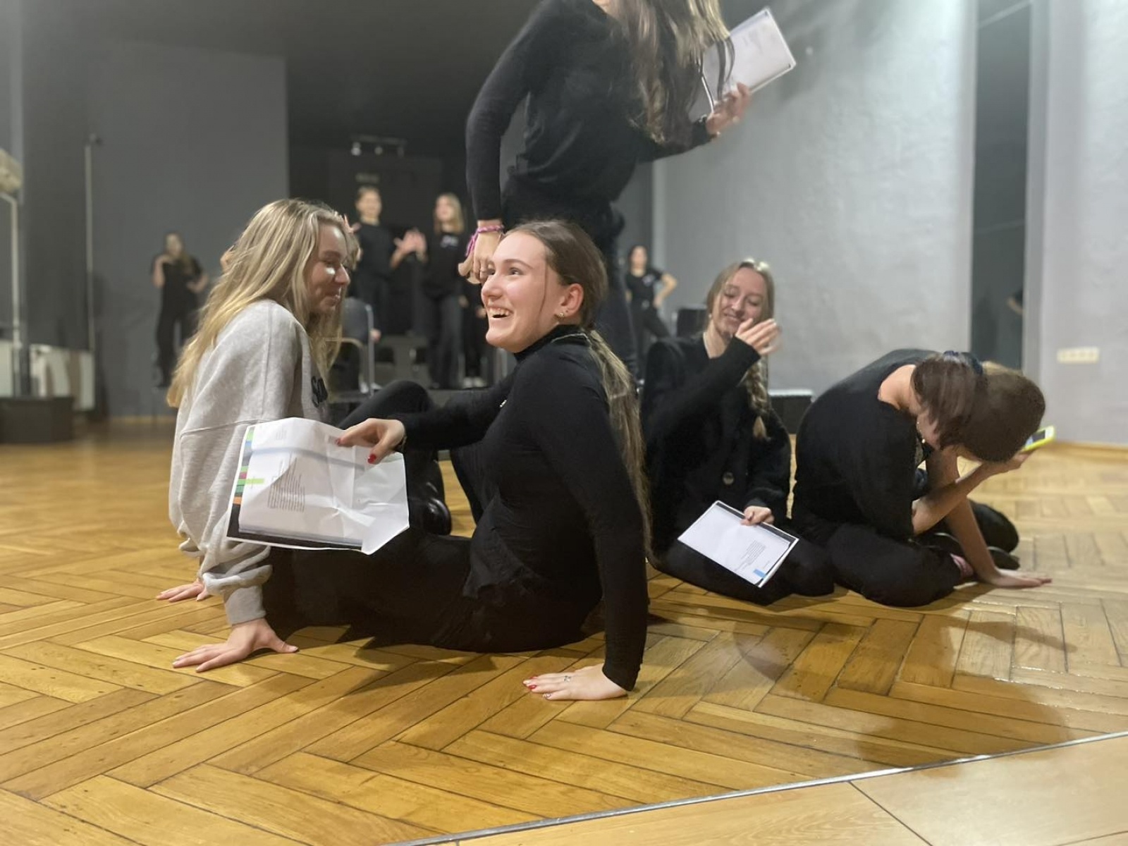 Zdjęcie w galerii na portalu naszwodzislaw.com: Spektakl @dkleJEŃCY premierowo w WCK wiadomości z regionu