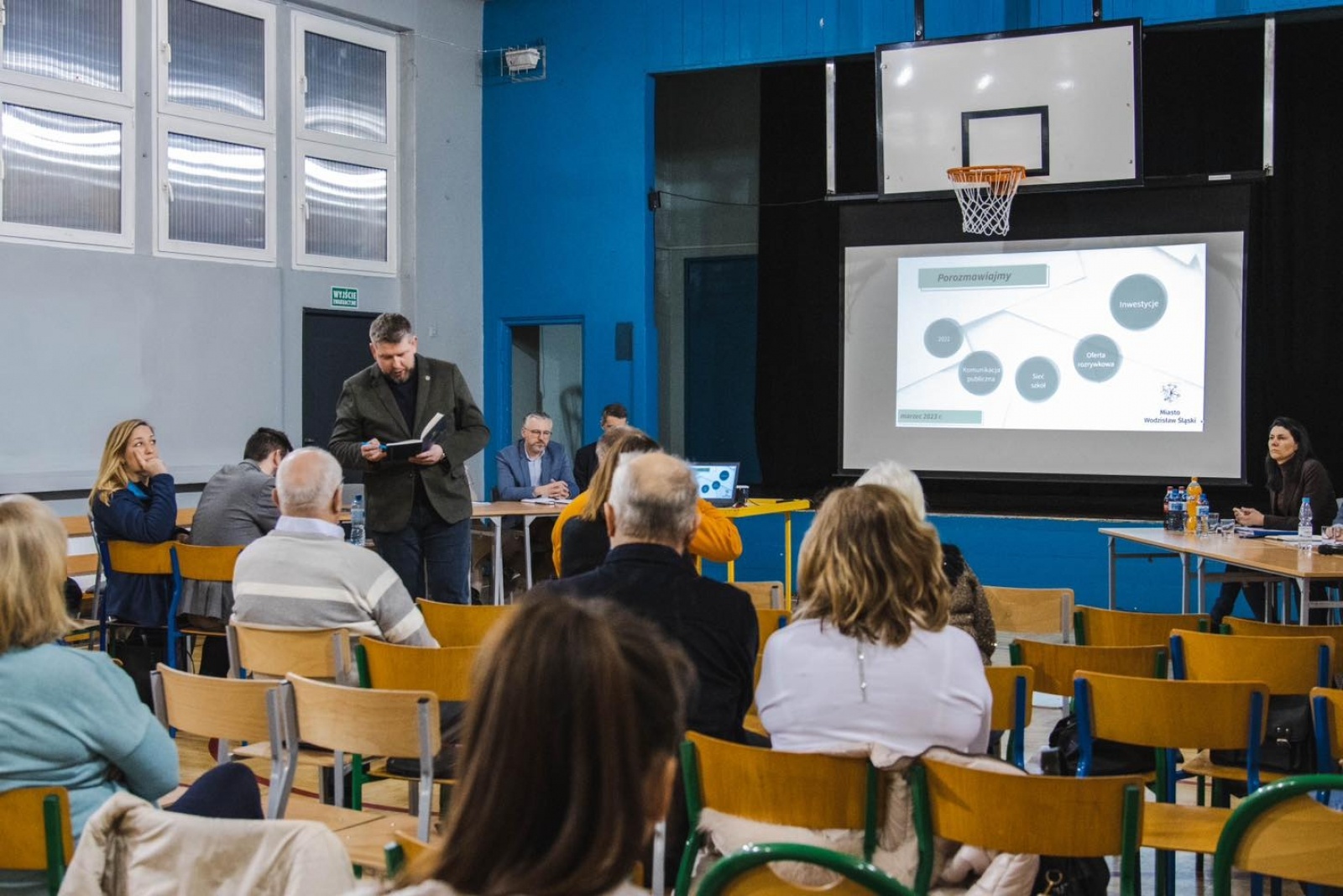 Zdjęcie w galerii na portalu naszwodzislaw.com: Mieczysław Kieca rozpoczął tournée po Wodzisławiu Śląskim wiadomości z regionu