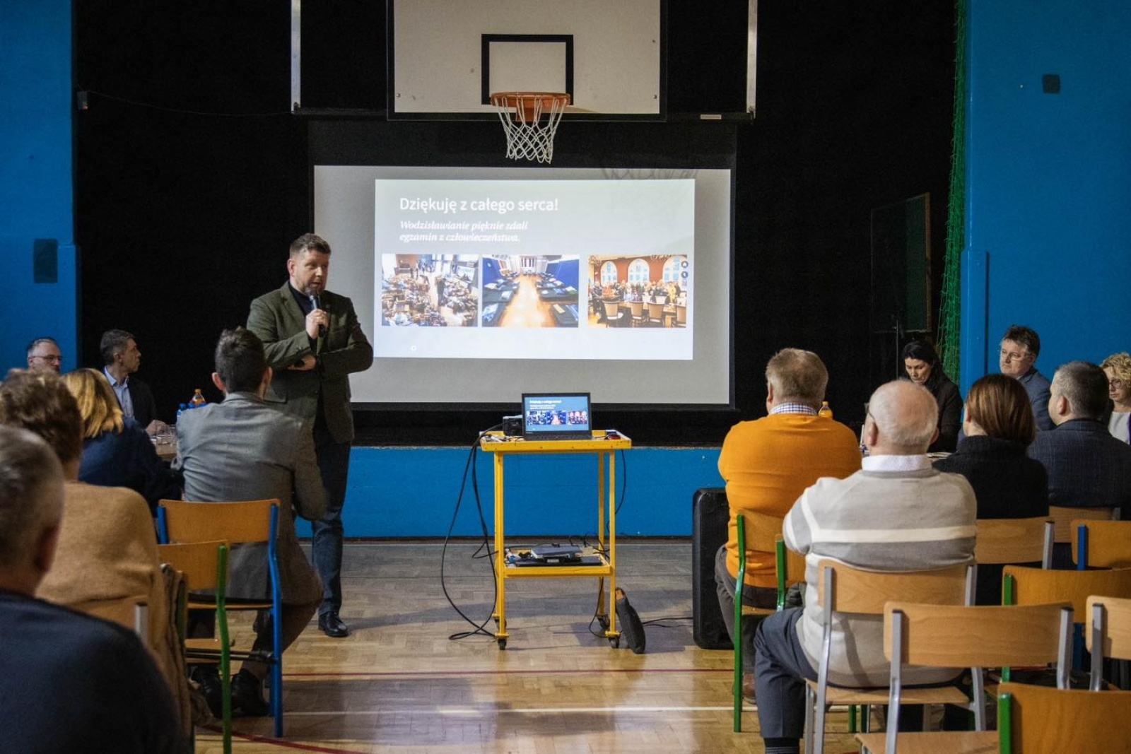 Zdjęcie w galerii na portalu naszwodzislaw.com: Mieczysław Kieca rozpoczął tournée po Wodzisławiu Śląskim wiadomości z regionu