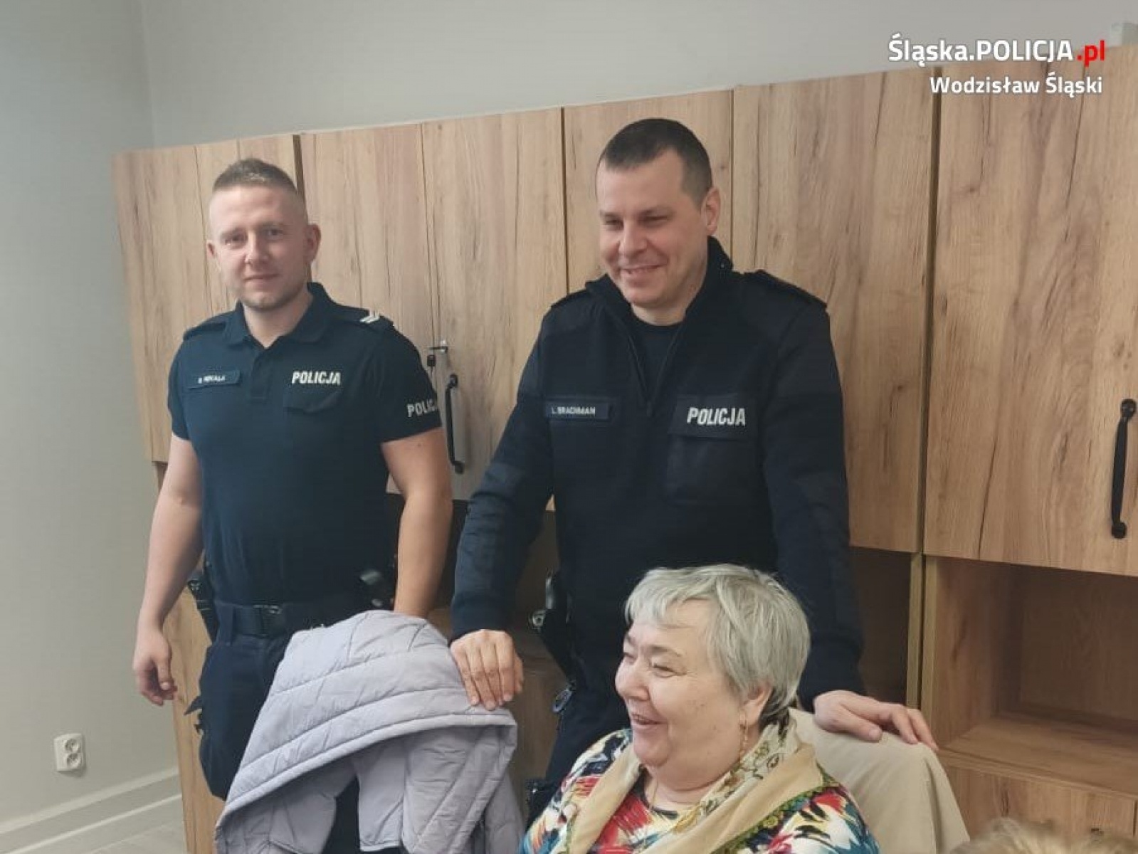 Zdjęcie w galerii na portalu naszwodzislaw.com: Wodzisławscy dzielnicowi dbają o seniorów wiadomości z regionu