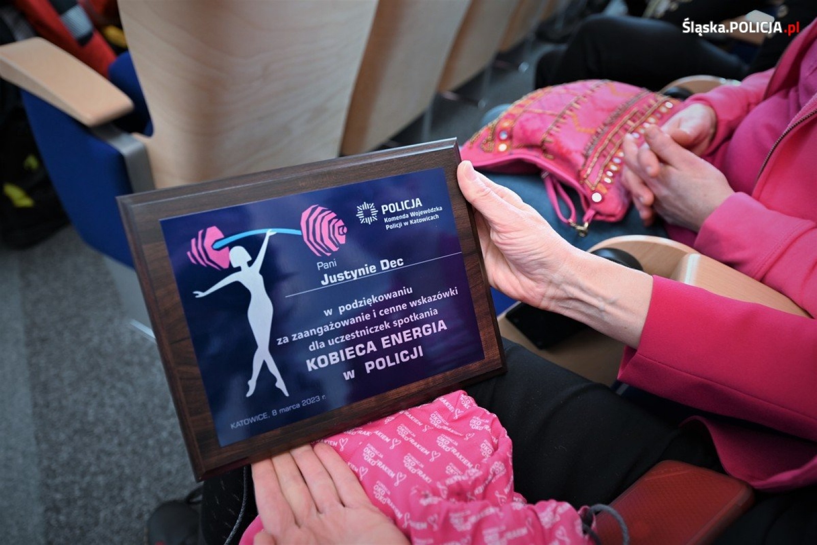 Zdjęcie w galerii na portalu naszwodzislaw.com: Kobieca energia w policji. 8 marca w komendzie wiadomości z regionu