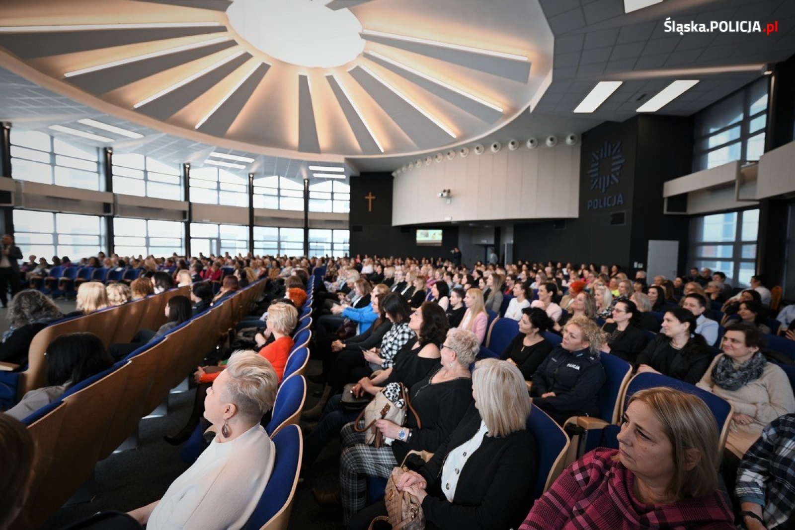 Zdjęcie w galerii na portalu naszwodzislaw.com: Kobieca energia w policji. 8 marca w komendzie wiadomości z regionu