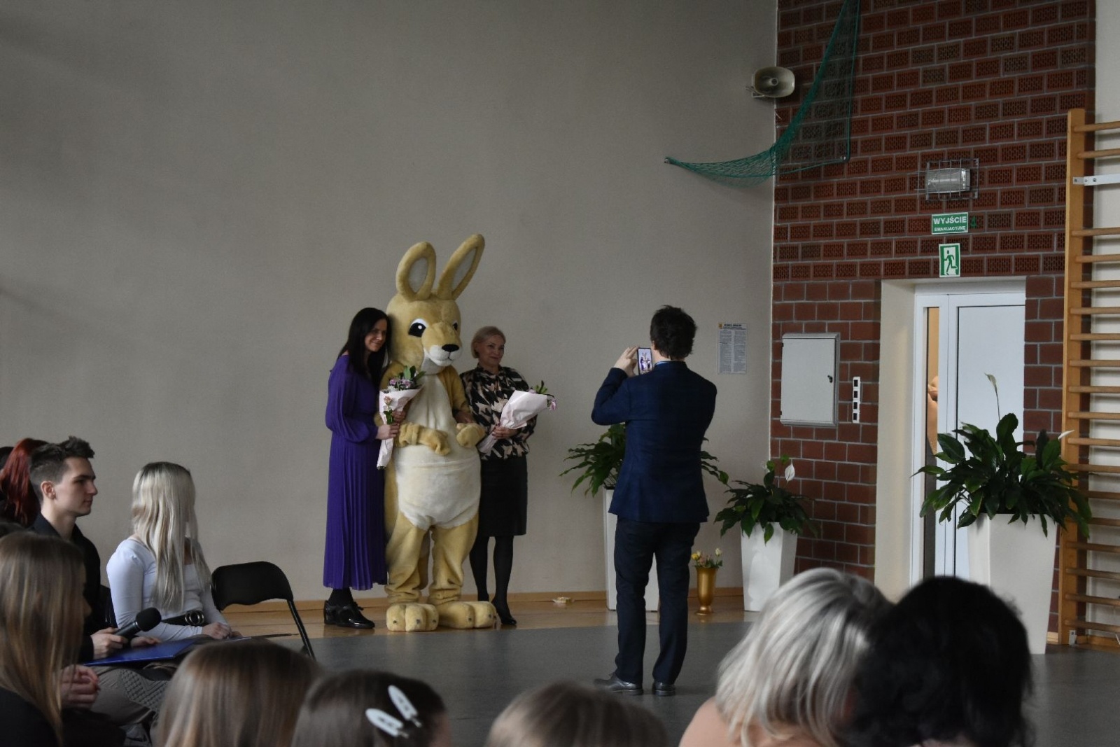 Zdjęcie w galerii na portalu naszwodzislaw.com: XIII Koncert Charytatywny w Ekonomiku. Zagrali dla Mikołaja [FOTO] wiadomości z regionu