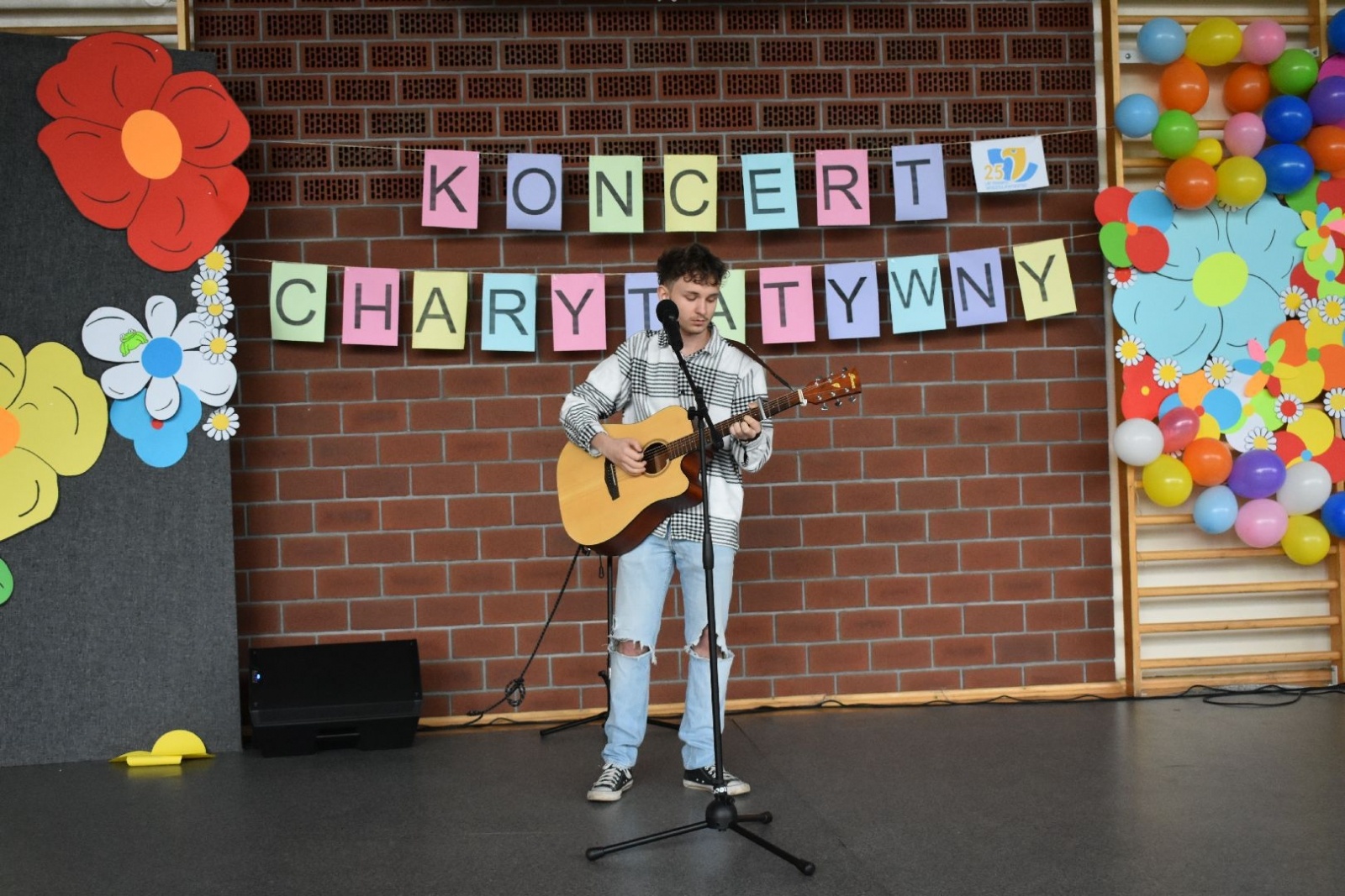 Zdjęcie w galerii na portalu naszwodzislaw.com: XIII Koncert Charytatywny w Ekonomiku. Zagrali dla Mikołaja [FOTO] wiadomości z regionu