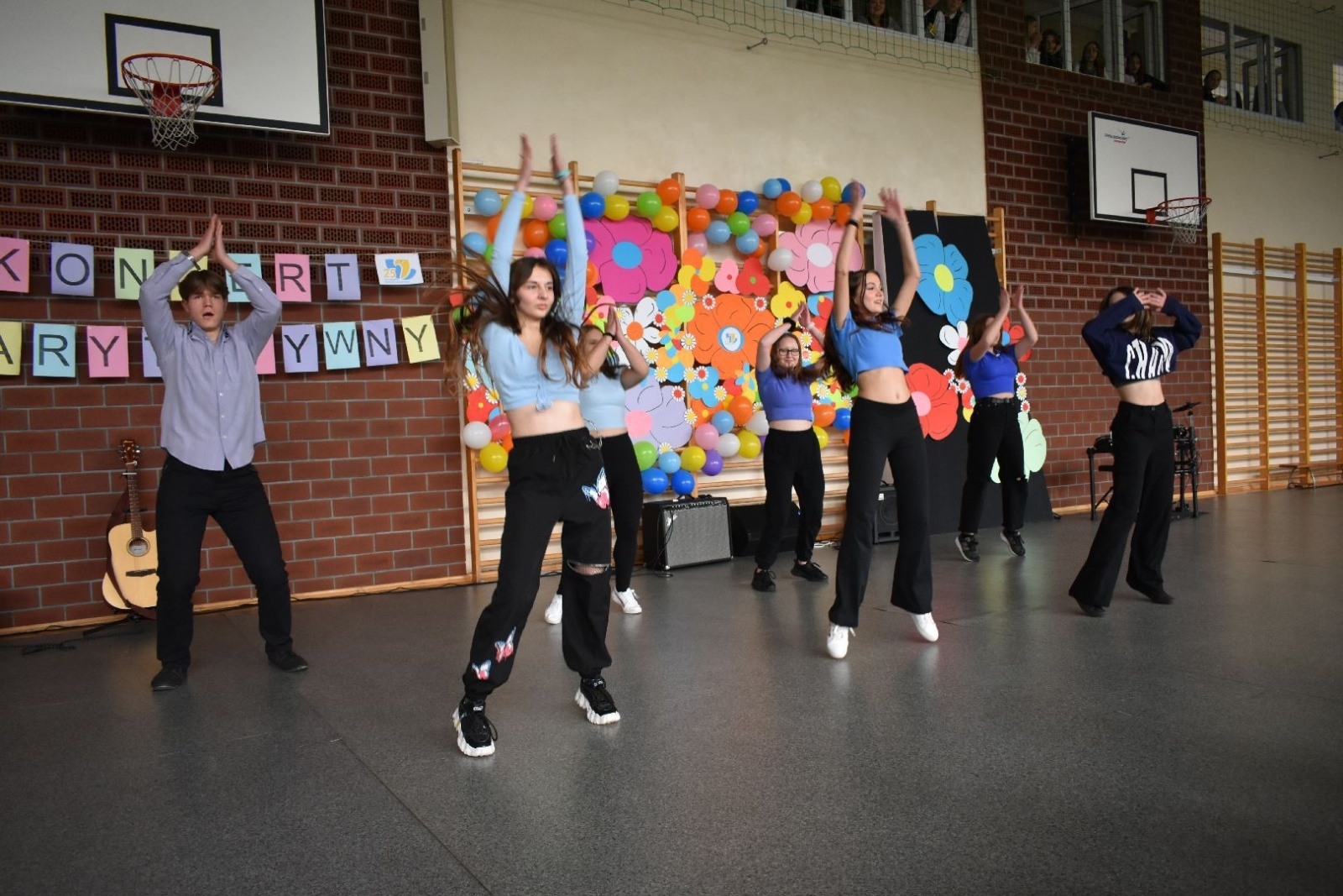 Zdjęcie w galerii na portalu naszwodzislaw.com: XIII Koncert Charytatywny w Ekonomiku. Zagrali dla Mikołaja [FOTO] wiadomości z regionu