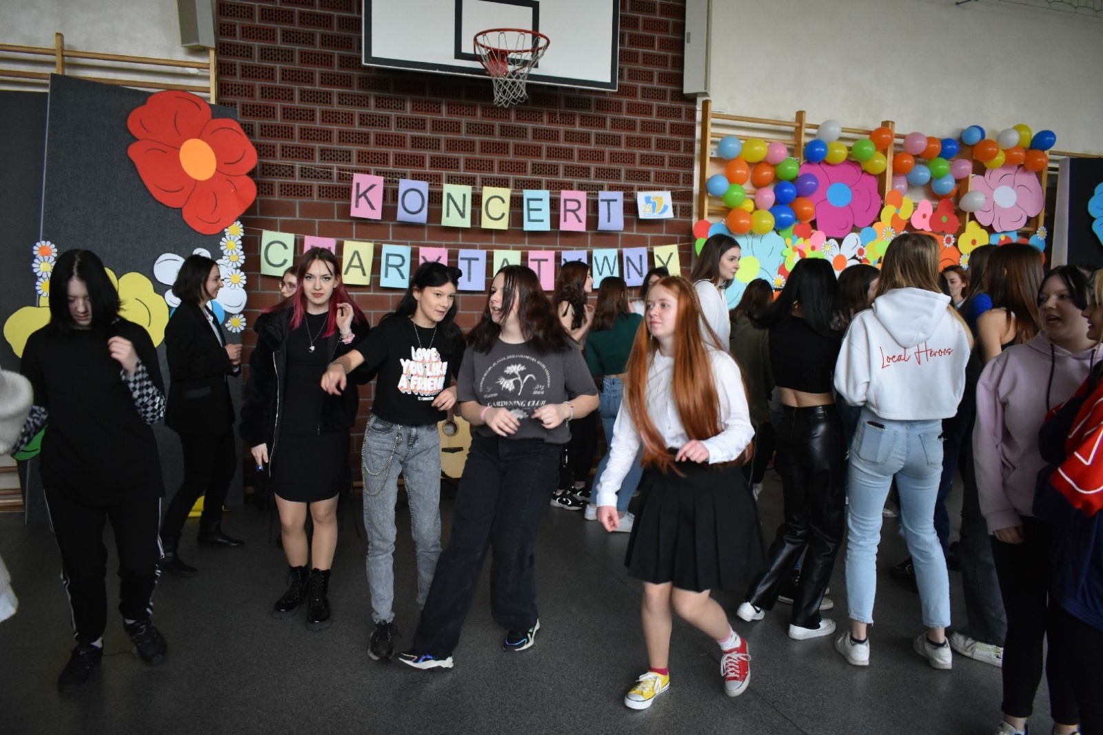 Zdjęcie w galerii na portalu naszwodzislaw.com: XIII Koncert Charytatywny w Ekonomiku. Zagrali dla Mikołaja [FOTO] wiadomości z regionu