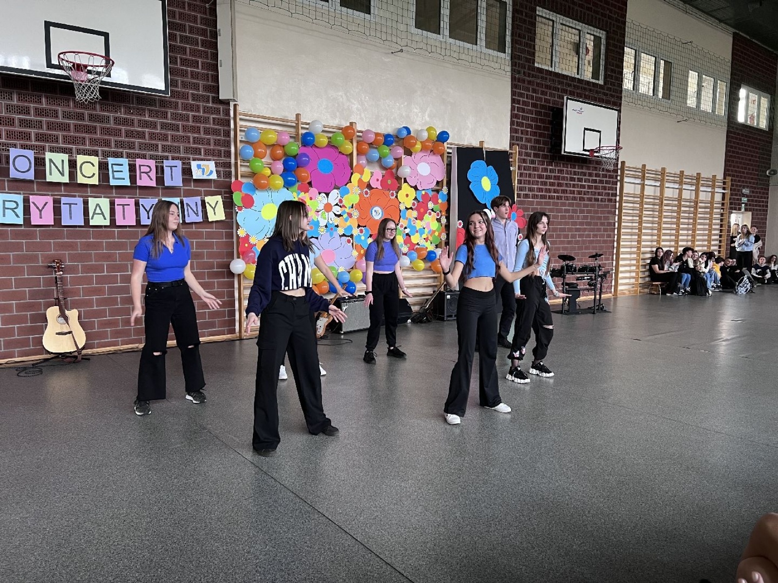 Zdjęcie w galerii na portalu naszwodzislaw.com: XIII Koncert Charytatywny w Ekonomiku. Zagrali dla Mikołaja [FOTO] wiadomości z regionu