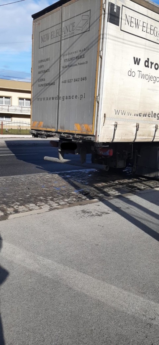 Zdjęcie w galerii na portalu naszwodzislaw.com: Jazda na zderzaku przyczyną kolizji w Radlinie i Wodzisławiu Śląskim wiadomości z regionu