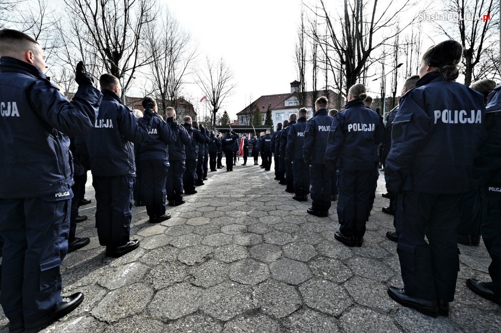 Zdjęcie w galerii na portalu naszwodzislaw.com: Ponad 80 nowych śląskich policjantów złożyło ślubowanie wiadomości z regionu