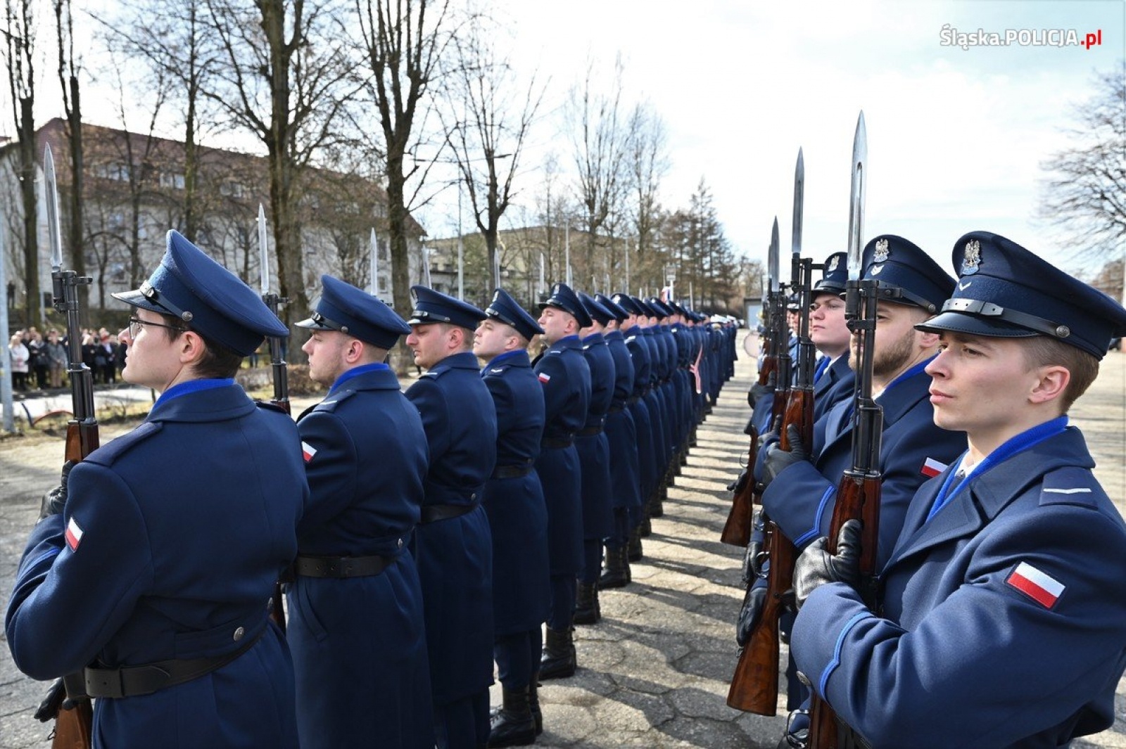 Zdjęcie w galerii na portalu naszwodzislaw.com: Ponad 80 nowych śląskich policjantów złożyło ślubowanie wiadomości z regionu