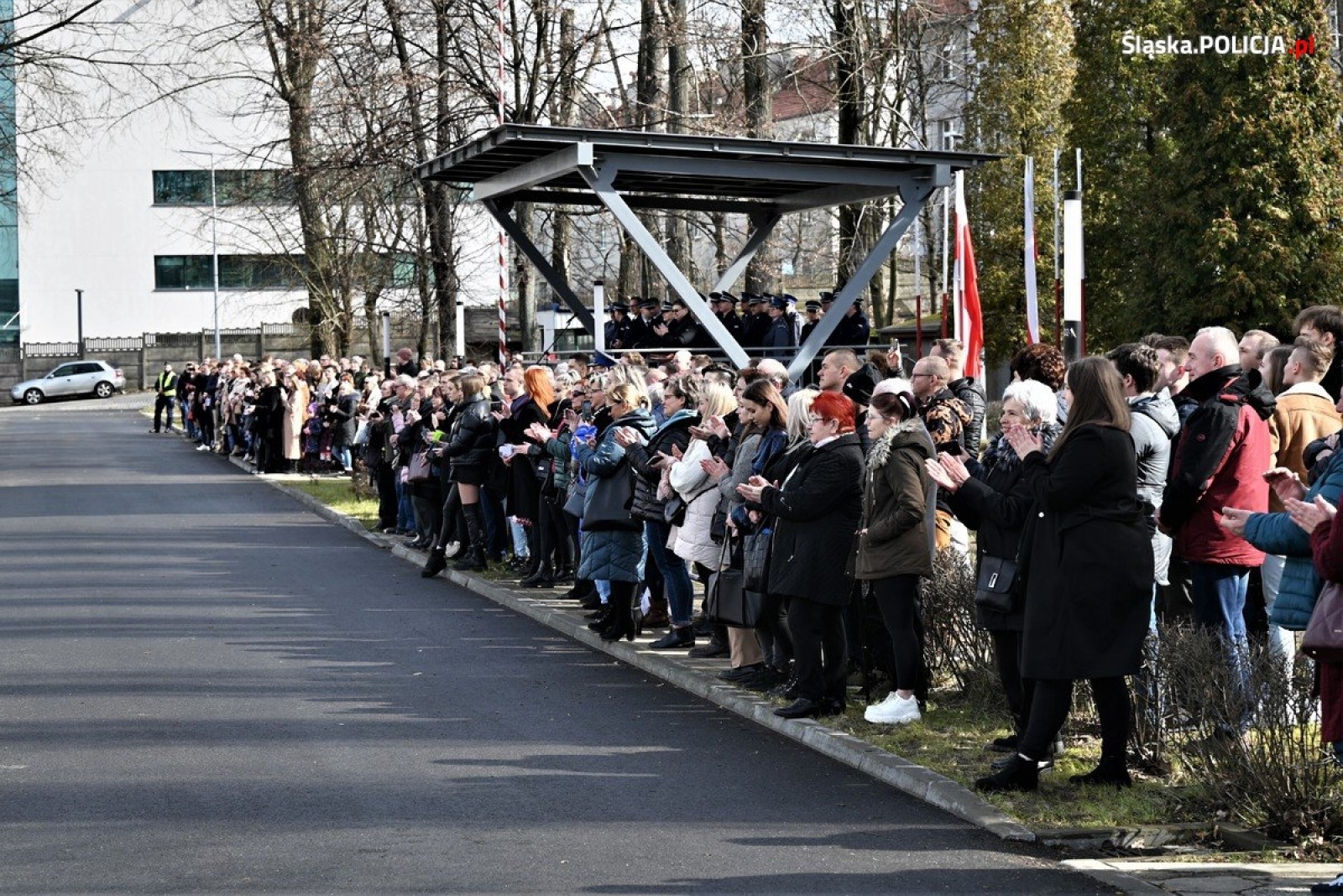 Zdjęcie w galerii na portalu naszwodzislaw.com: Ponad 80 nowych śląskich policjantów złożyło ślubowanie wiadomości z regionu