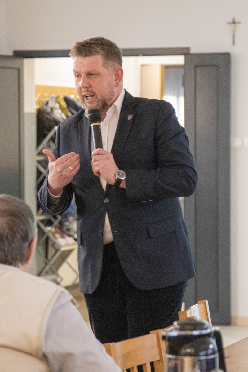 Zdjęcie w galerii na portalu naszwodzislaw.com: Włodarz miasta spotkał się z mieszkańcami dzielnicy Kokoszyce wiadomości z regionu