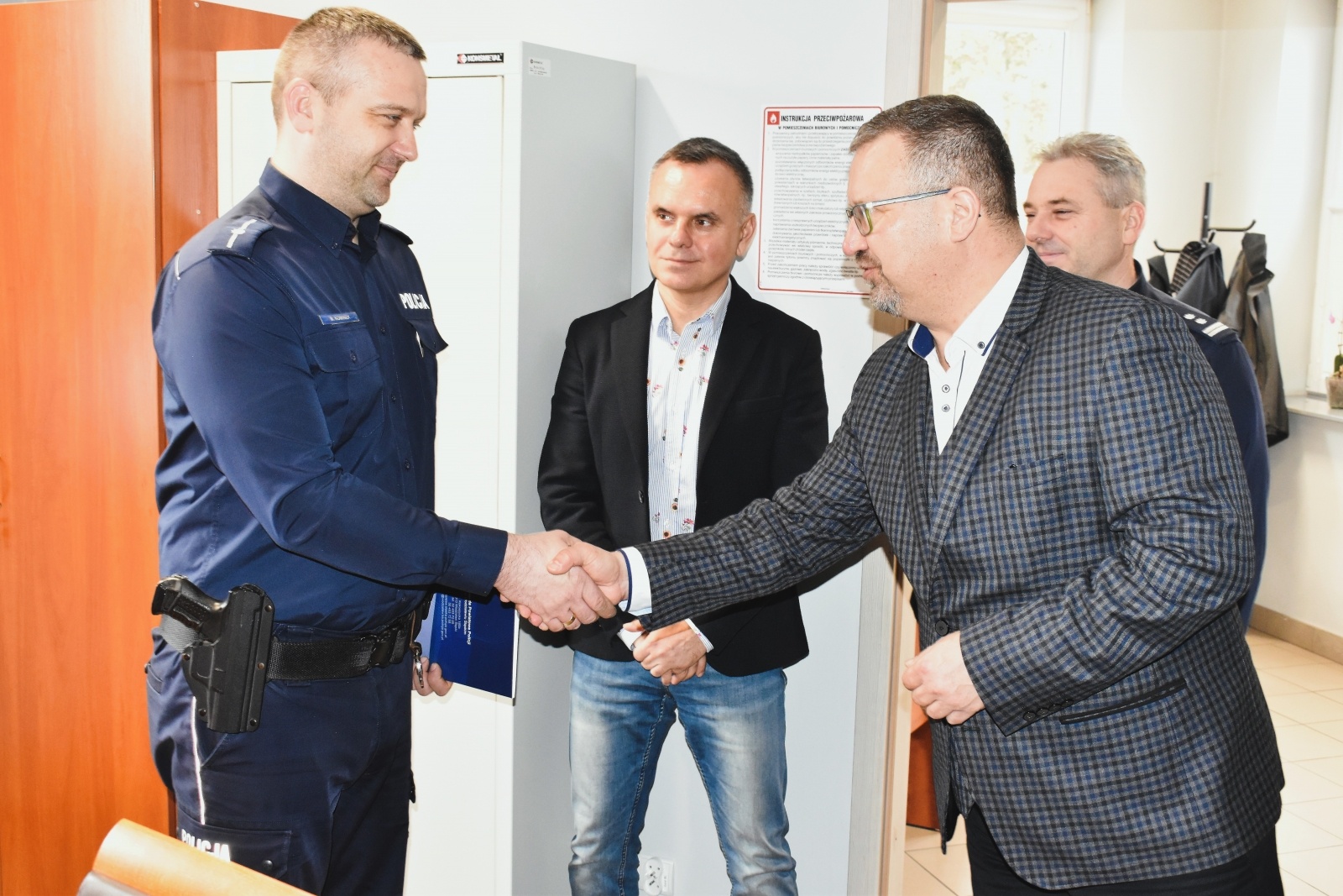 Zdjęcie w galerii na portalu naszwodzislaw.com: Witamy nowego kierownika Posterunku Policji w Gołkowicach wiadomości z regionu