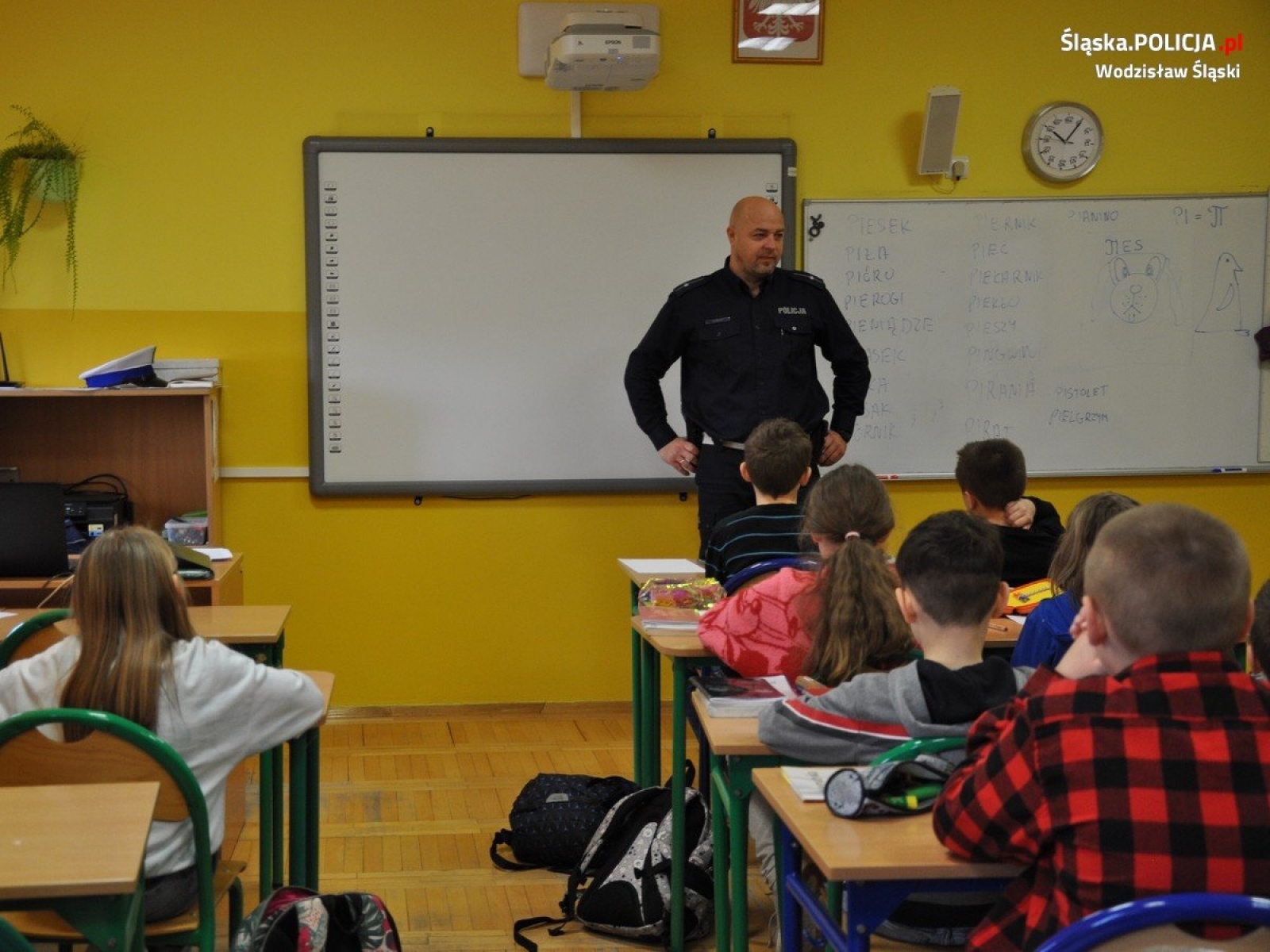 Zdjęcie w galerii na portalu naszwodzislaw.com: Spotkania z młodzieżą w ramach kampanii Na drodze Patrz i Słuchaj wiadomości z regionu