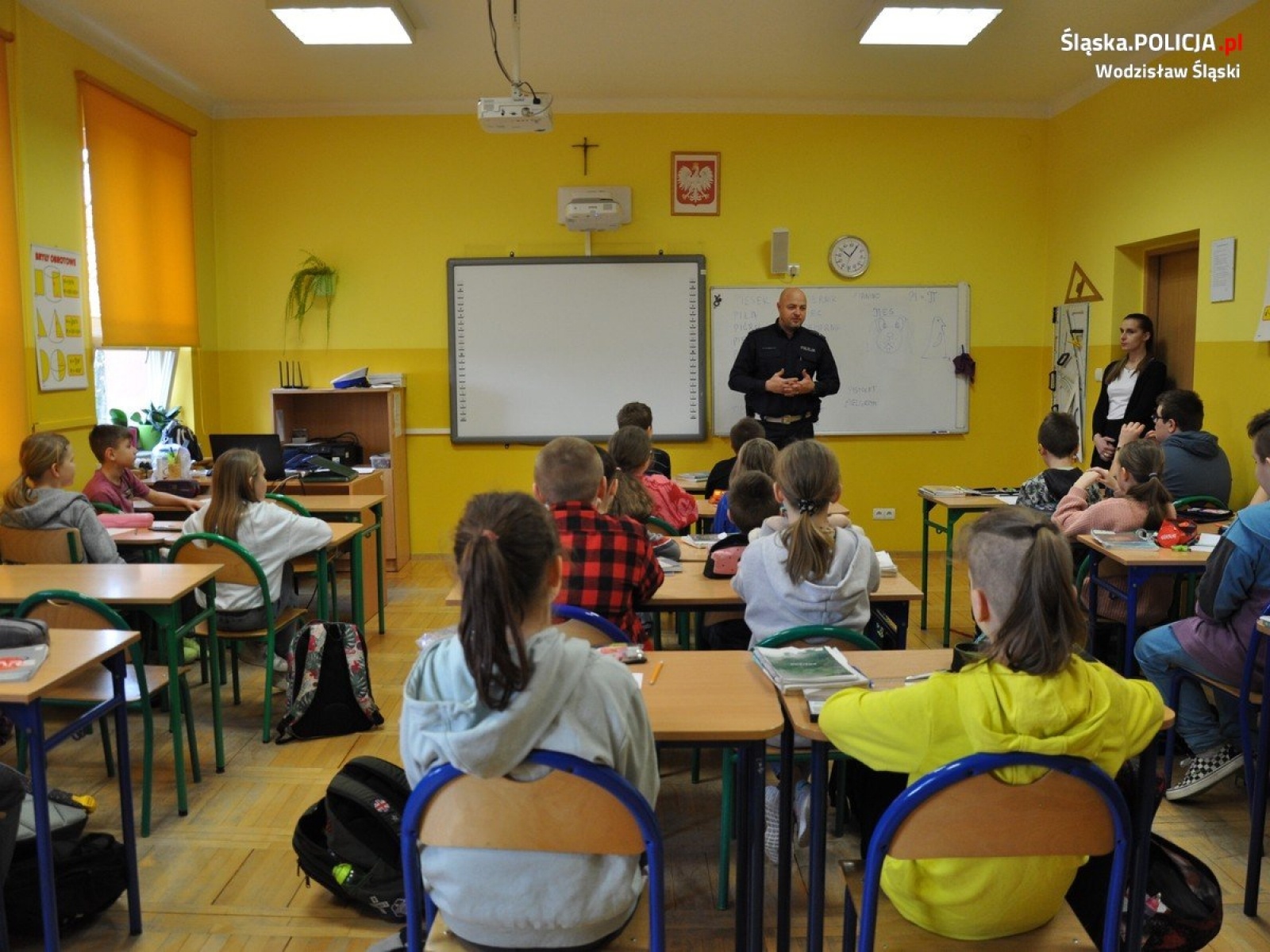 Zdjęcie w galerii na portalu naszwodzislaw.com: Spotkania z młodzieżą w ramach kampanii Na drodze Patrz i Słuchaj wiadomości z regionu