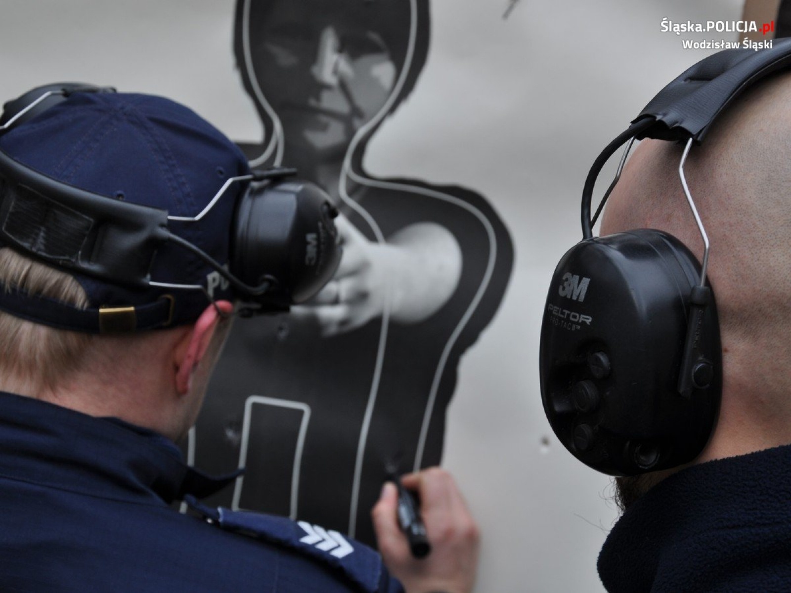 Zdjęcie w galerii na portalu naszwodzislaw.com: Wodzisławscy mundurowi doskonalili swe umiejętności strzeleckie wiadomości z regionu