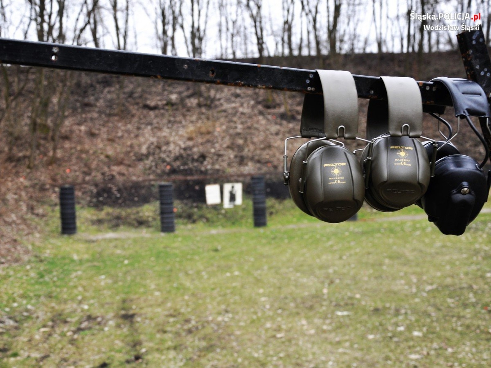 Zdjęcie w galerii na portalu naszwodzislaw.com: Wodzisławscy mundurowi doskonalili swe umiejętności strzeleckie wiadomości z regionu