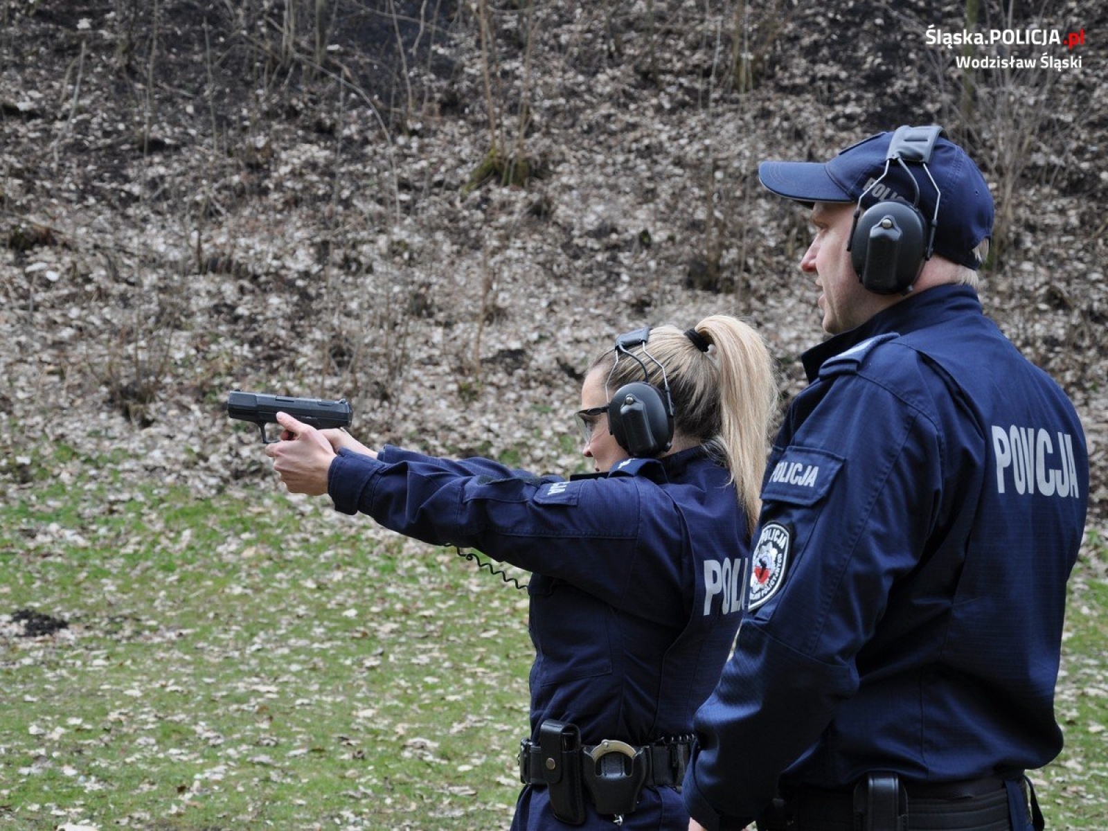 Zdjęcie w galerii na portalu naszwodzislaw.com: Wodzisławscy mundurowi doskonalili swe umiejętności strzeleckie wiadomości z regionu