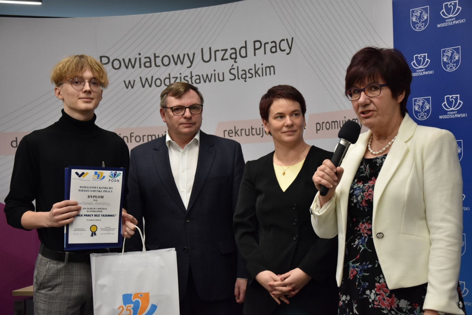 Zdjęcie w galerii na portalu naszwodzislaw.com: Młodzież odkrywała tajemnice rynku pracy wiadomości z regionu