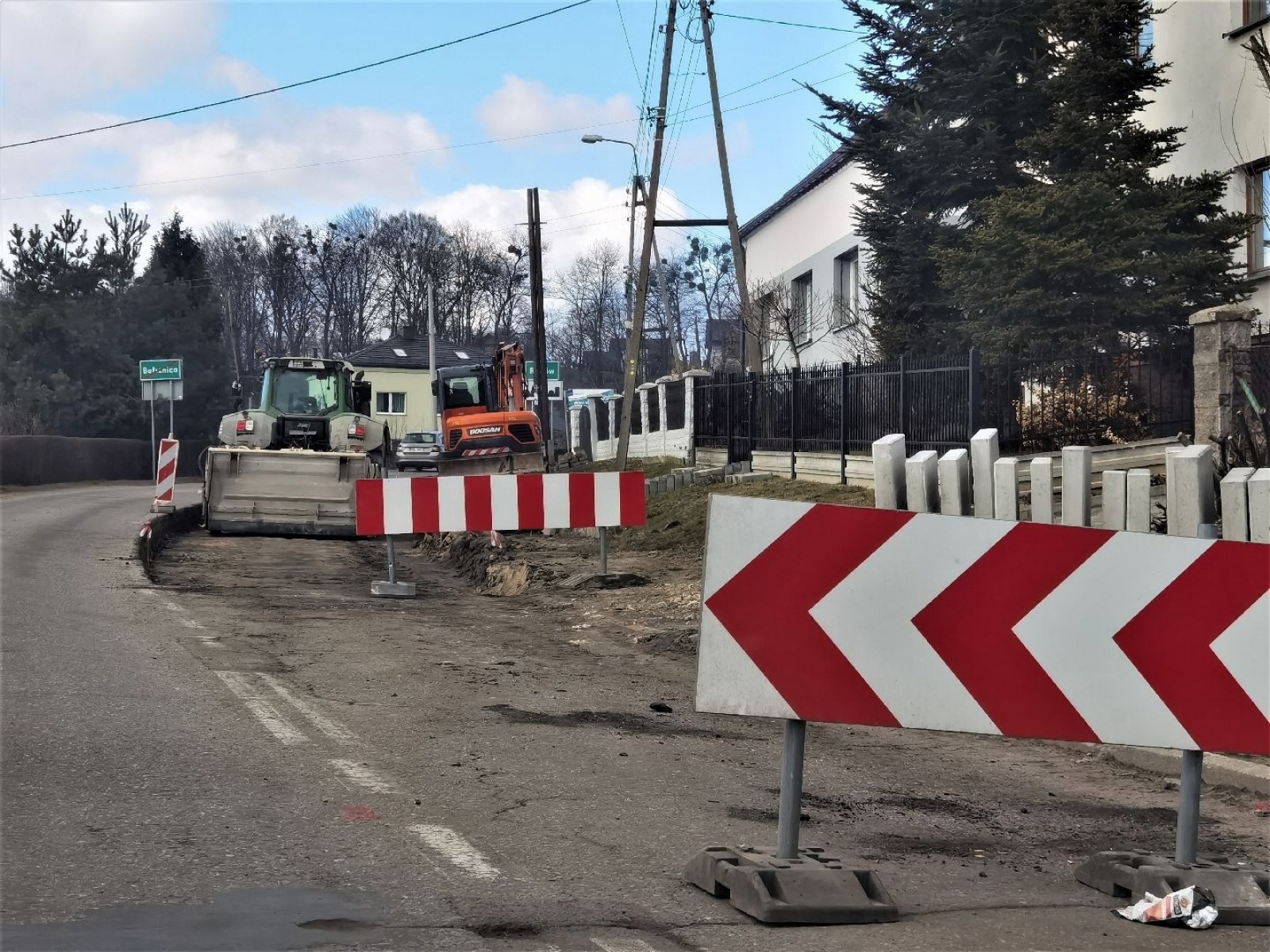 Zdjęcie w galerii na portalu naszwodzislaw.com: Inwestycje drogowe powiatu idą pełną parą [FOTO] wiadomości z regionu