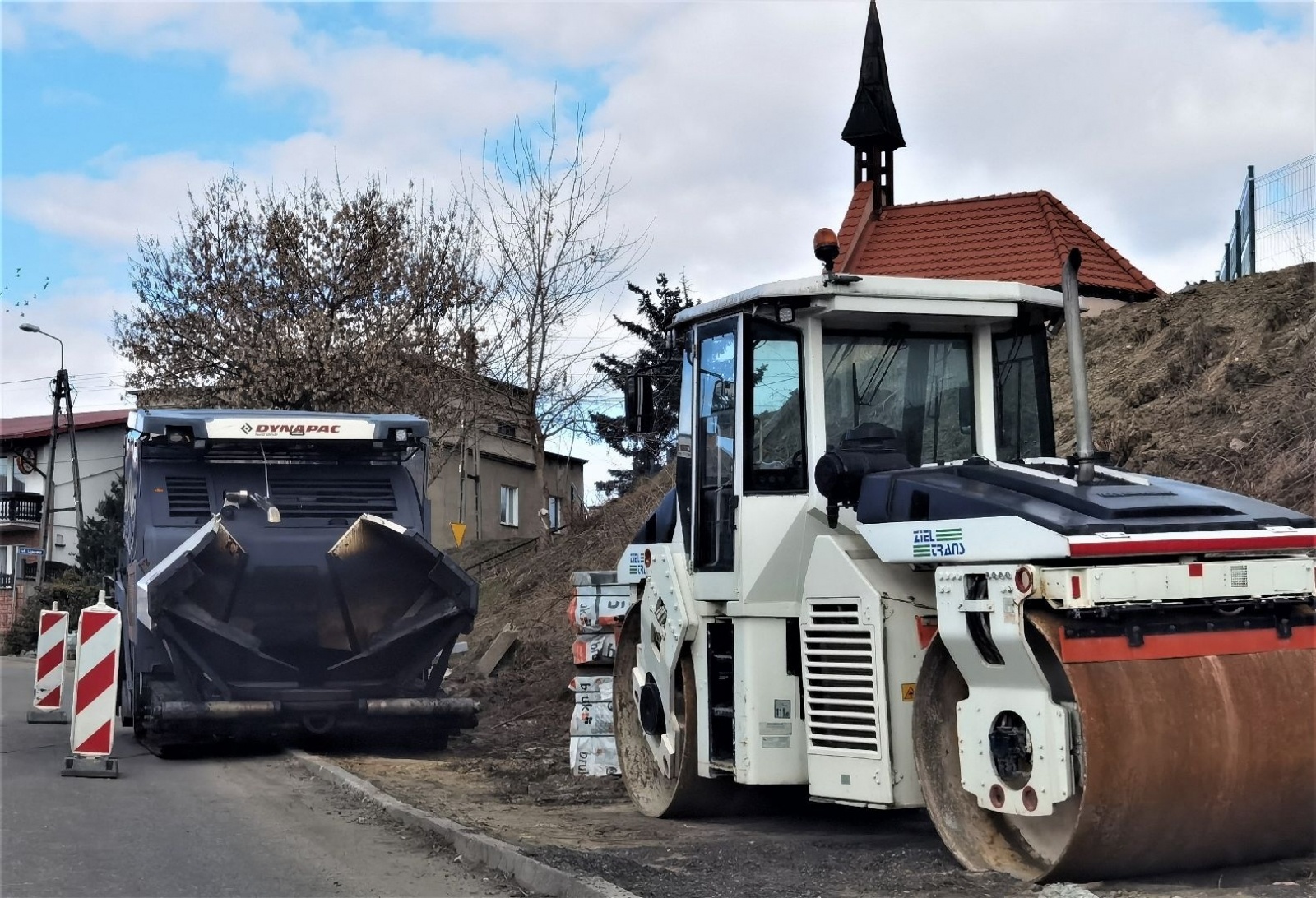 Zdjęcie w galerii na portalu naszwodzislaw.com: Inwestycje drogowe powiatu idą pełną parą [FOTO] wiadomości z regionu