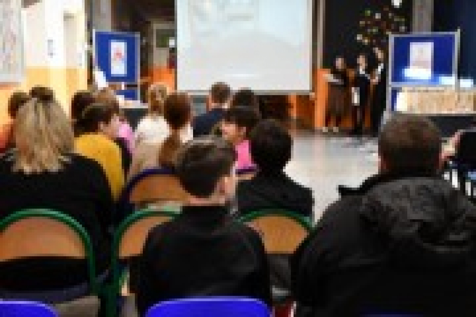 Zdjęcie w galerii na portalu naszwodzislaw.com: Rydułtowy. Festiwal Kultur w SP4 za nami wiadomości z regionu