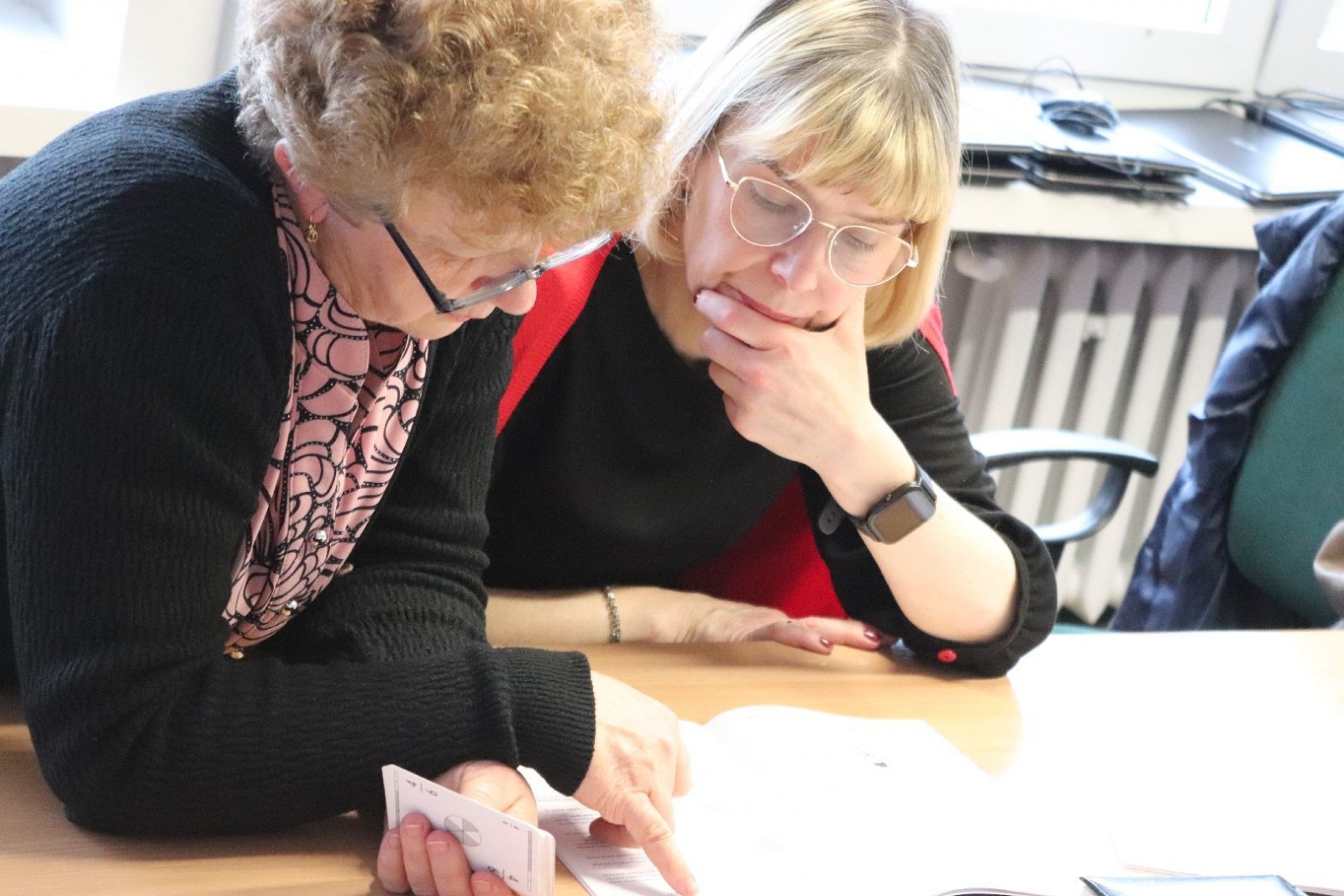 Zdjęcie w galerii na portalu naszwodzislaw.com: Nauczycielskie powitanie wiosny wiadomości z regionu