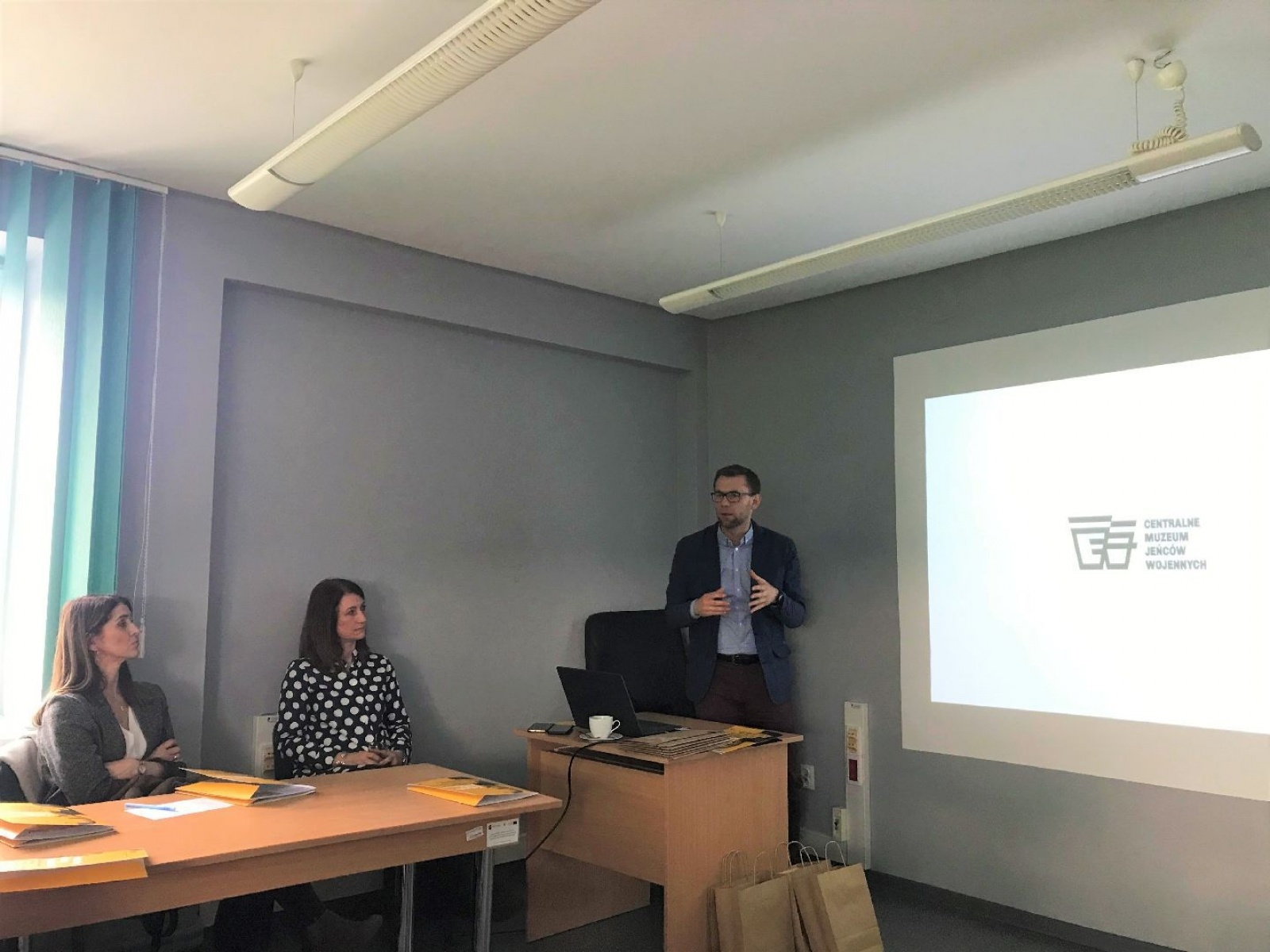 Zdjęcie w galerii na portalu naszwodzislaw.com: Nauczycielskie powitanie wiosny wiadomości z regionu