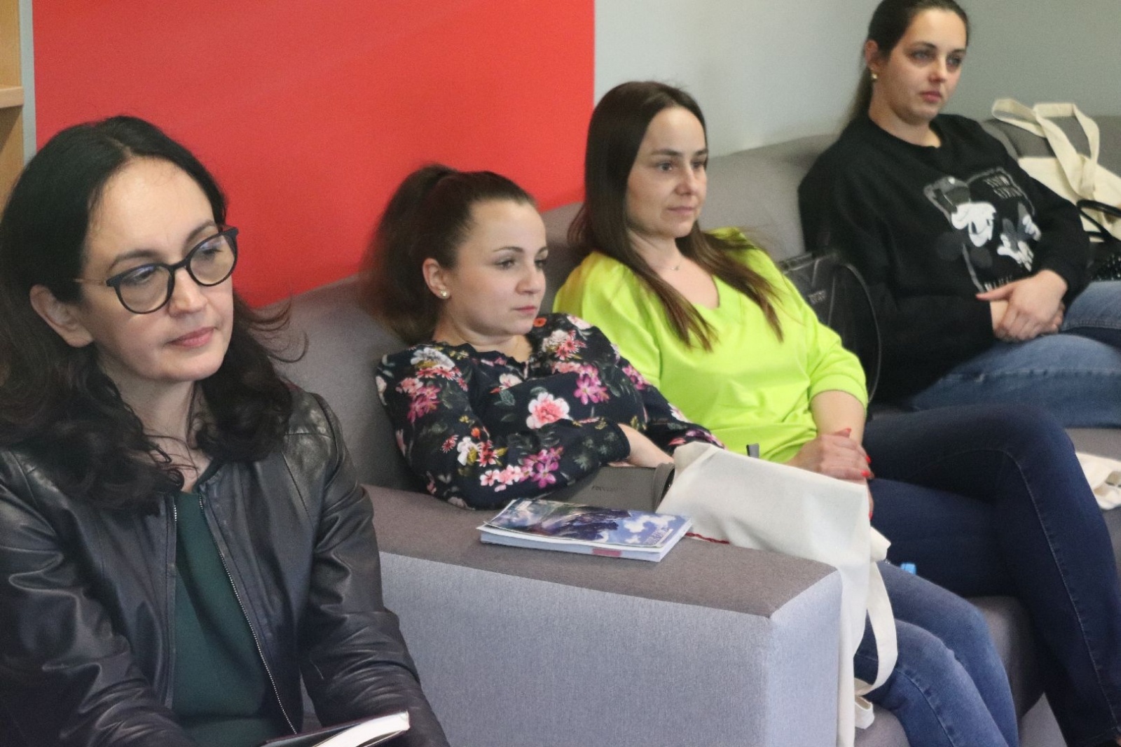 Zdjęcie w galerii na portalu naszwodzislaw.com: Nauczycielskie powitanie wiosny wiadomości z regionu