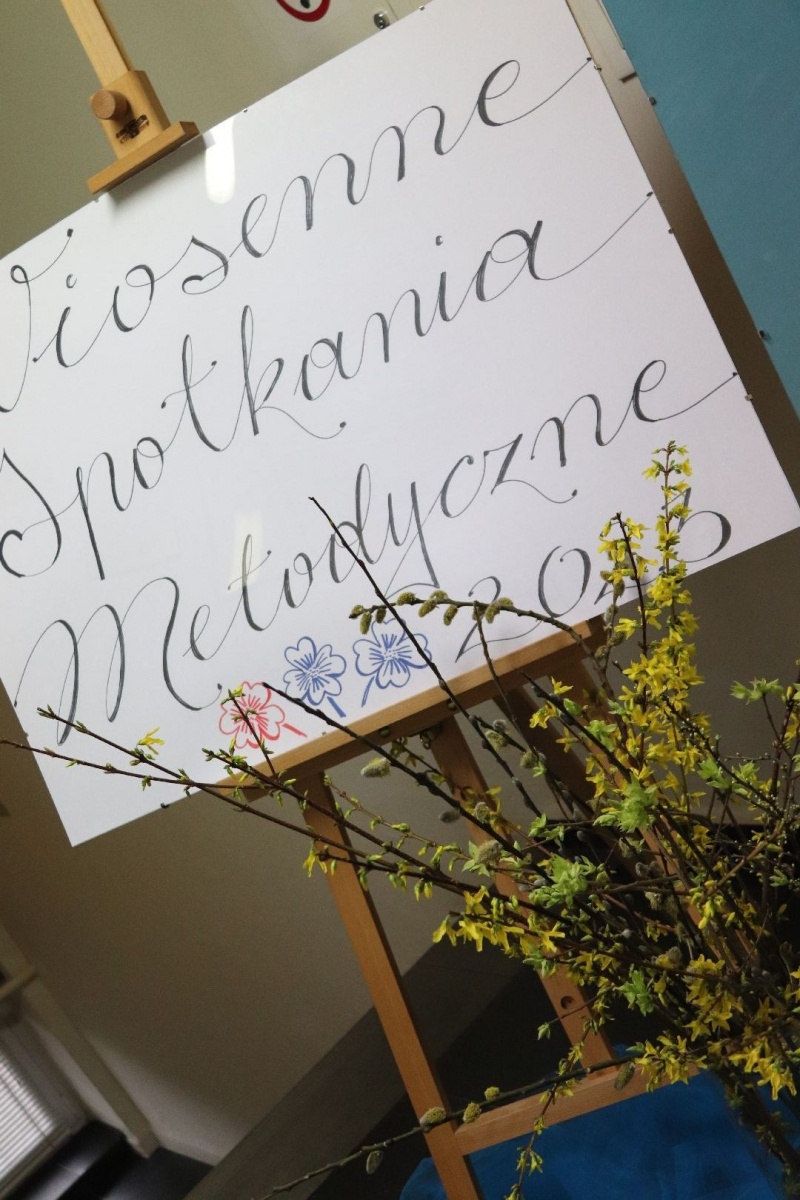 Zdjęcie w galerii na portalu naszwodzislaw.com: Nauczycielskie powitanie wiosny wiadomości z regionu