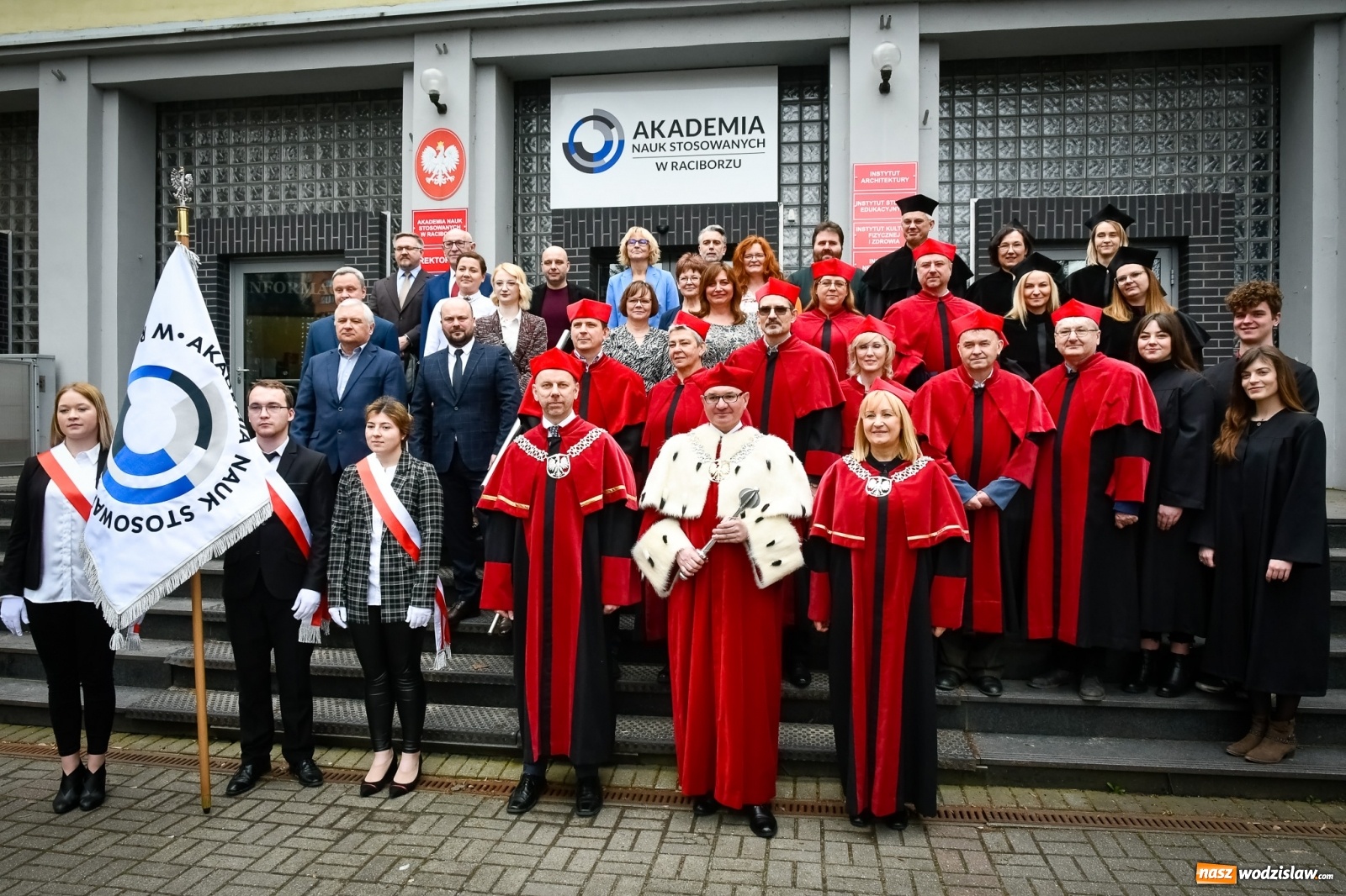 Zdjęcie w galerii na portalu naszwodzislaw.com: Nowy etap w życiu raciborskiej uczelni. Uroczyste obrady senatu ANS wiadomości z regionu