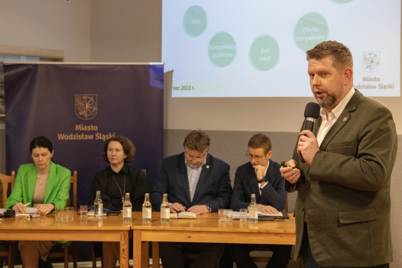 Zdjęcie w galerii na portalu naszwodzislaw.com: Mieczysław Kieca zakończył tournée po Wodzisławiu Śląskim wiadomości z regionu