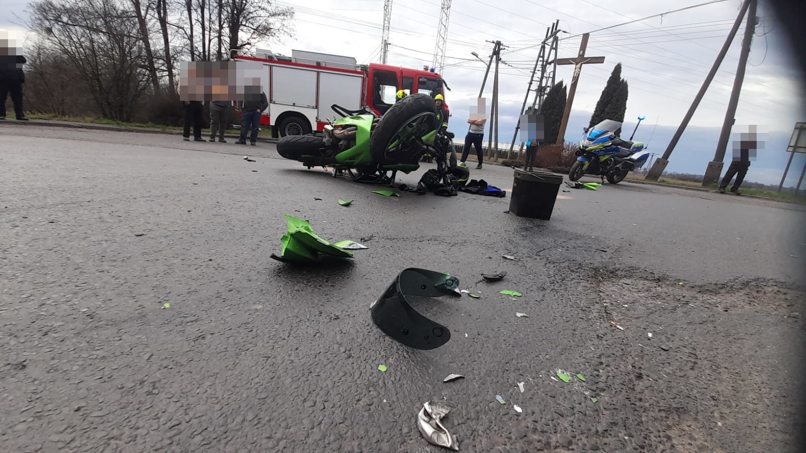 Zdjęcie w galerii na portalu naszwodzislaw.com: Motocykl zderzył się z ciężarówką w Bukowie [FOTO] wiadomości z regionu