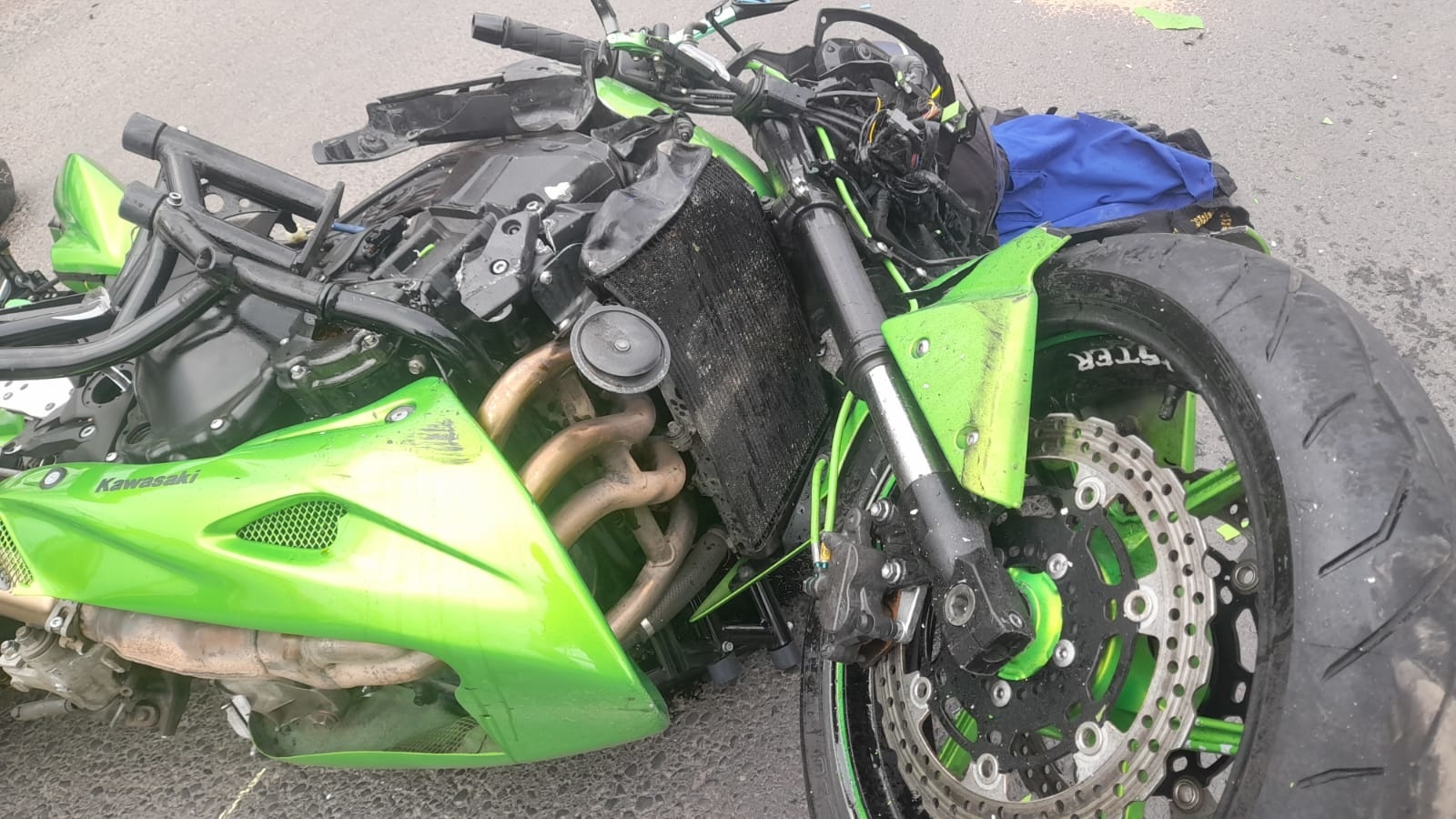 Zdjęcie w galerii na portalu naszwodzislaw.com: Motocykl zderzył się z ciężarówką w Bukowie [FOTO] wiadomości z regionu