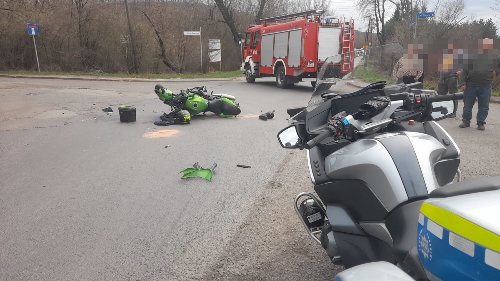 Zdjęcie w galerii na portalu naszwodzislaw.com: Motocykl zderzył się z ciężarówką w Bukowie [FOTO] wiadomości z regionu