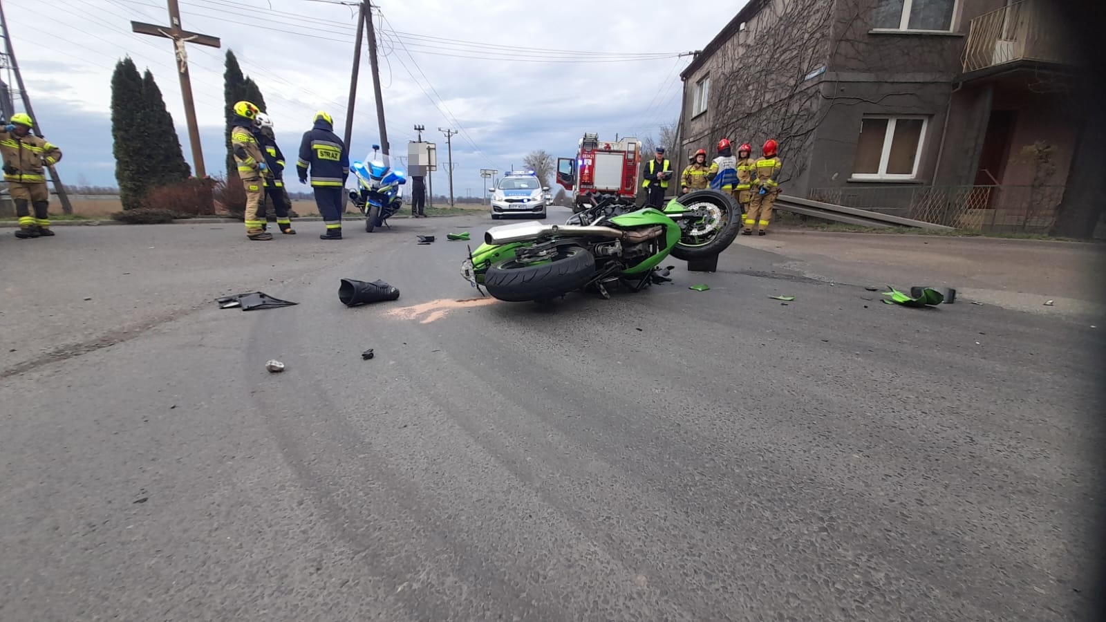 Zdjęcie w galerii na portalu naszwodzislaw.com: Motocykl zderzył się z ciężarówką w Bukowie [FOTO] wiadomości z regionu