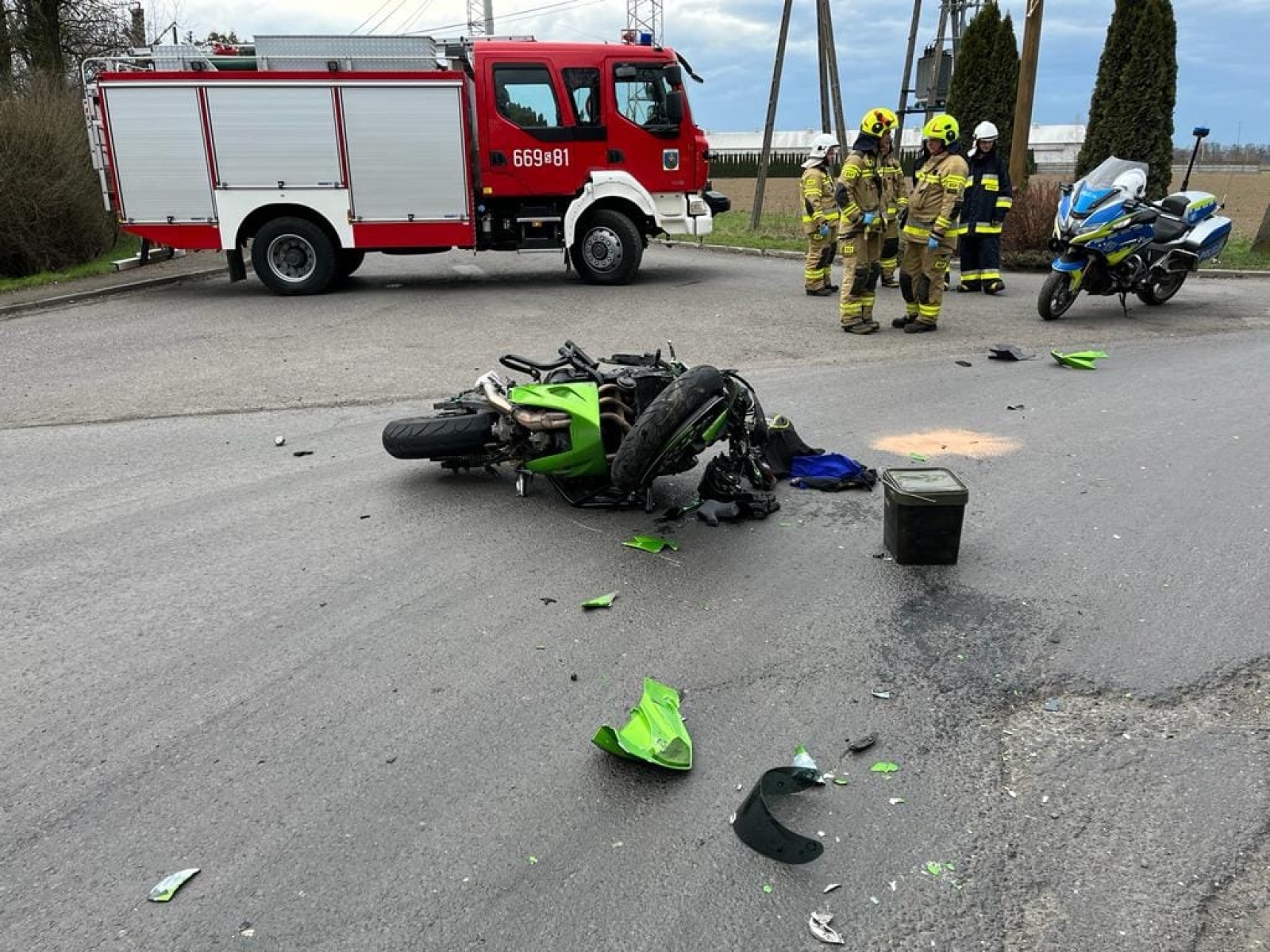 Zdjęcie w galerii na portalu naszwodzislaw.com: Motocykl zderzył się z ciężarówką w Bukowie [FOTO] wiadomości z regionu