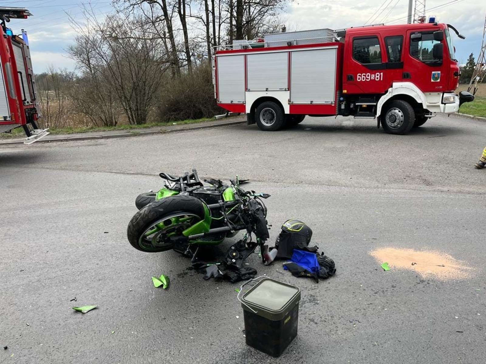 Zdjęcie w galerii na portalu naszwodzislaw.com: Motocykl zderzył się z ciężarówką w Bukowie [FOTO] wiadomości z regionu